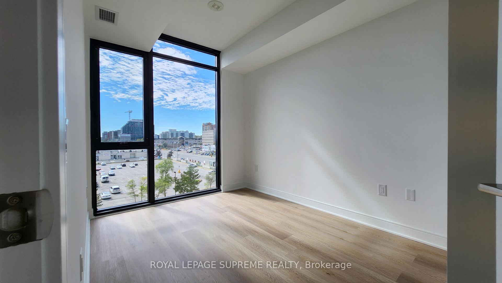 86 Dundas Street E 424