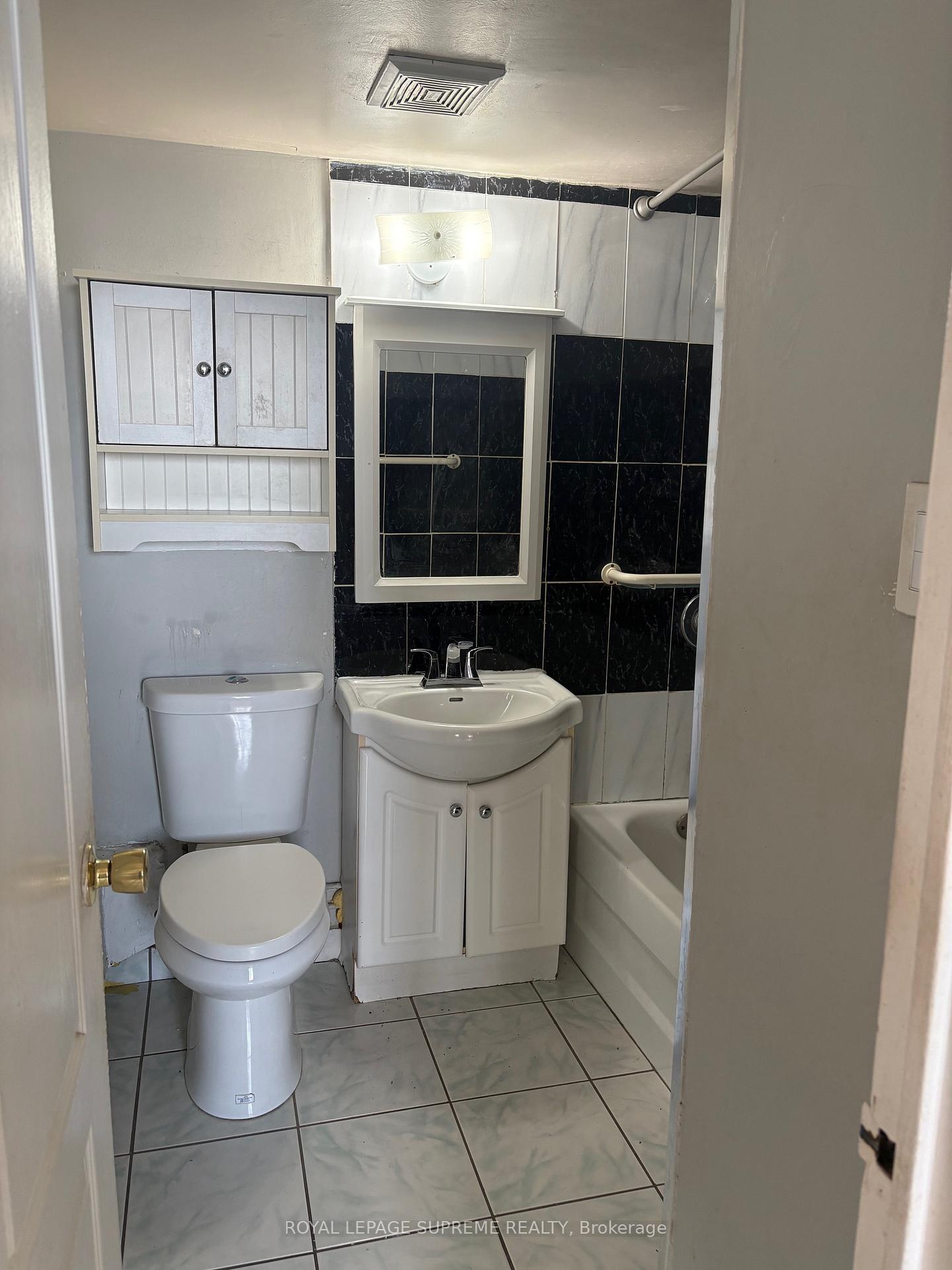 100 Lotherton Pathway 1215