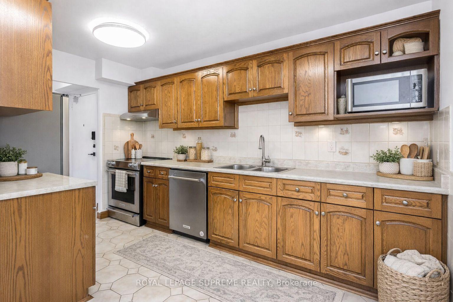 362 The East Mall Street 503