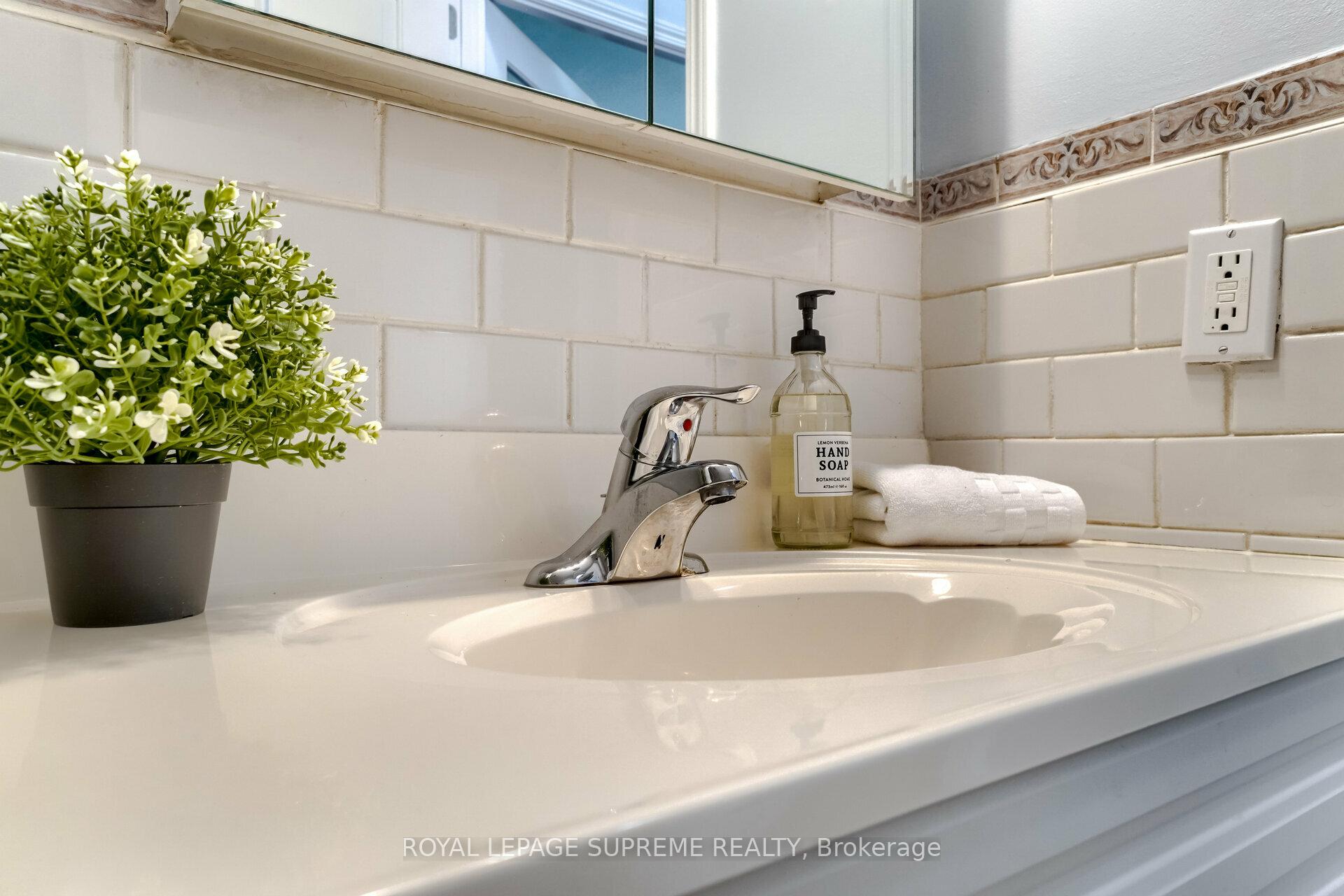 1600 Keele Street 605