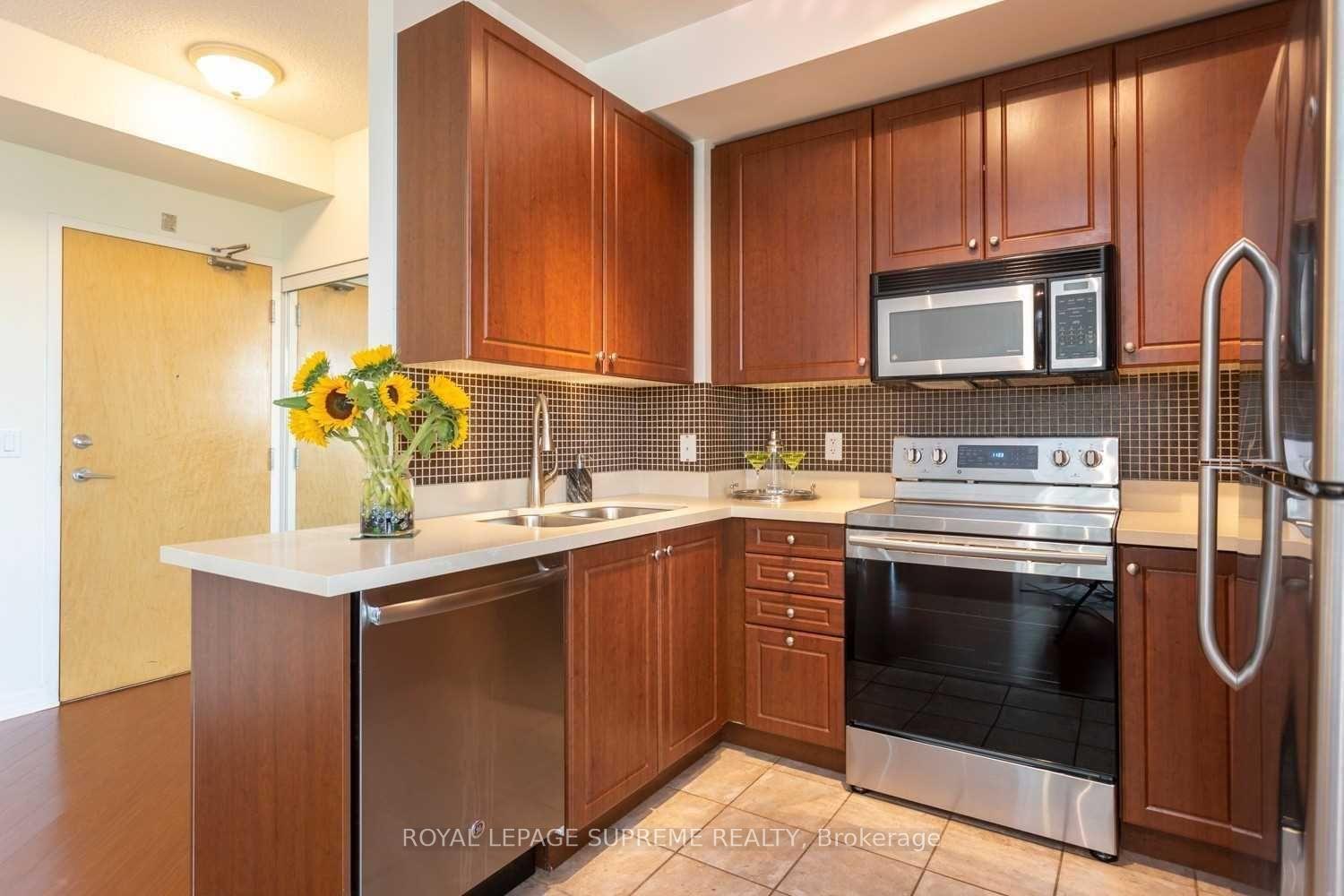 220 Burnhamthorpe Road W 302