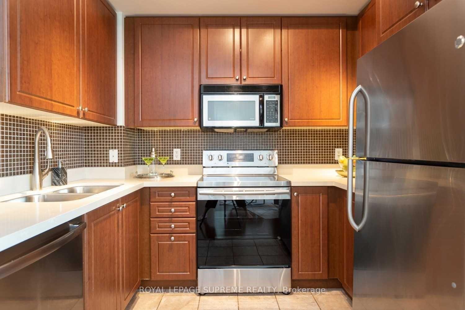 220 Burnhamthorpe Road W 302