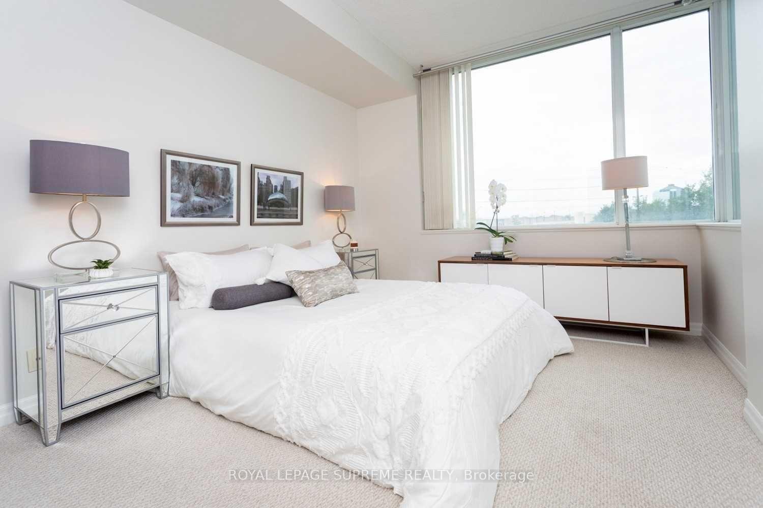 220 Burnhamthorpe Road W 302