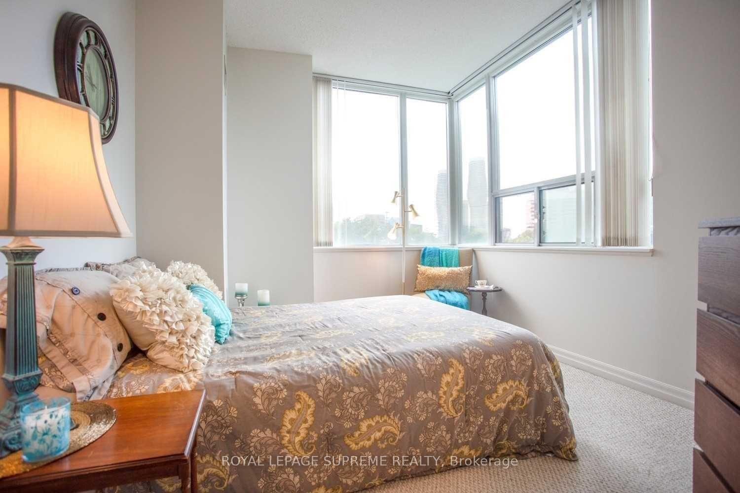 220 Burnhamthorpe Road W 302