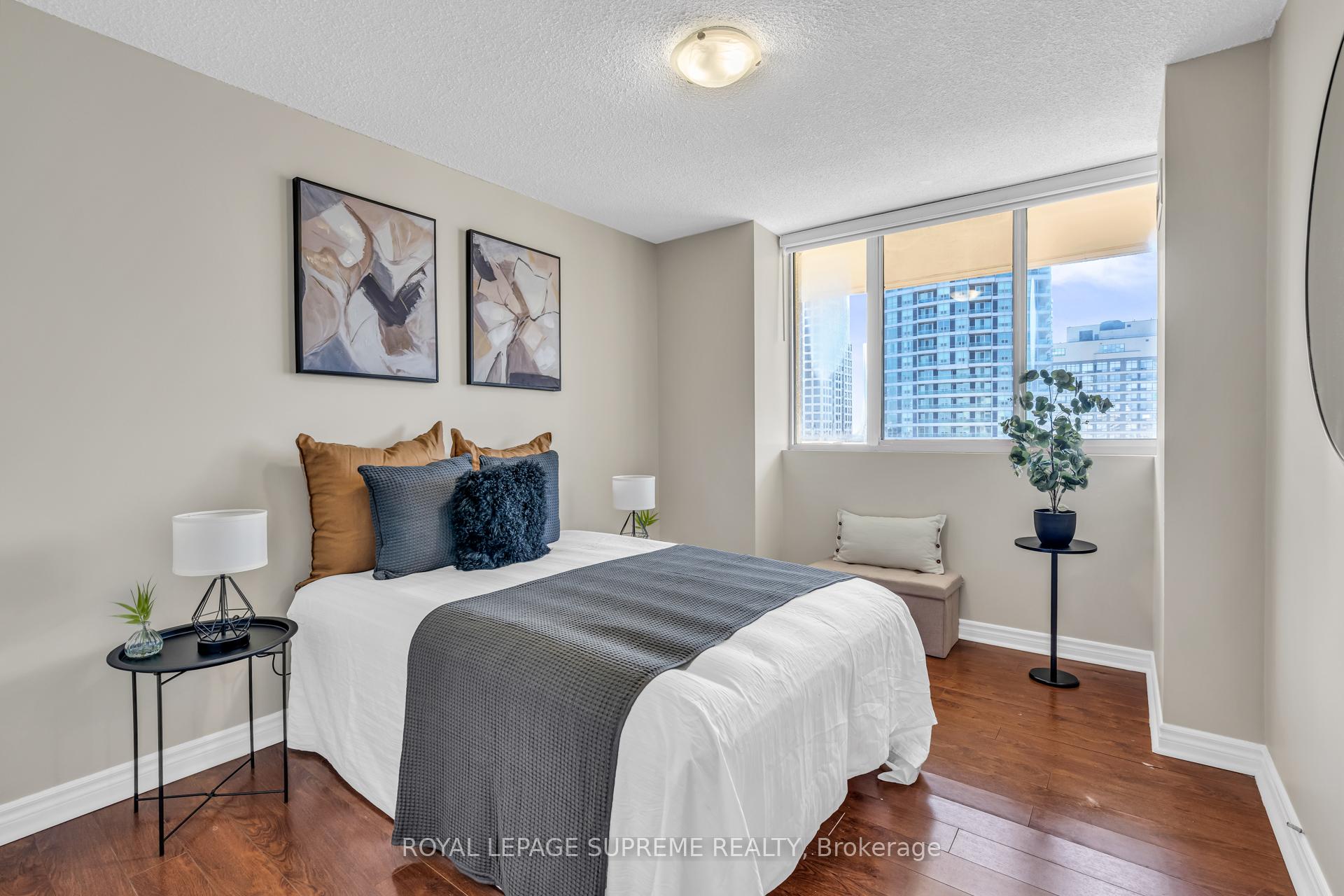 3590 Kaneff Crescent 1907