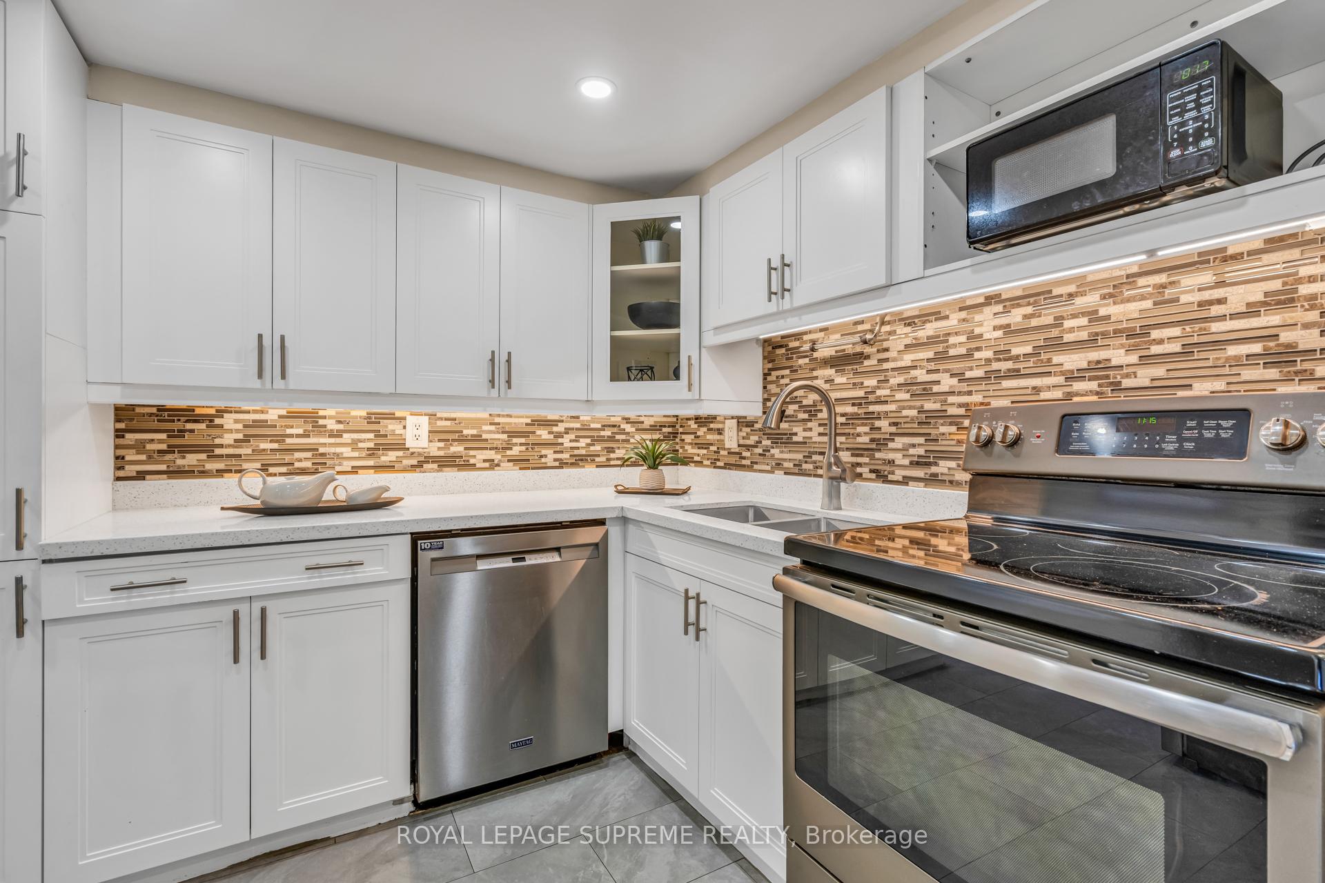 3590 Kaneff Crescent 1907