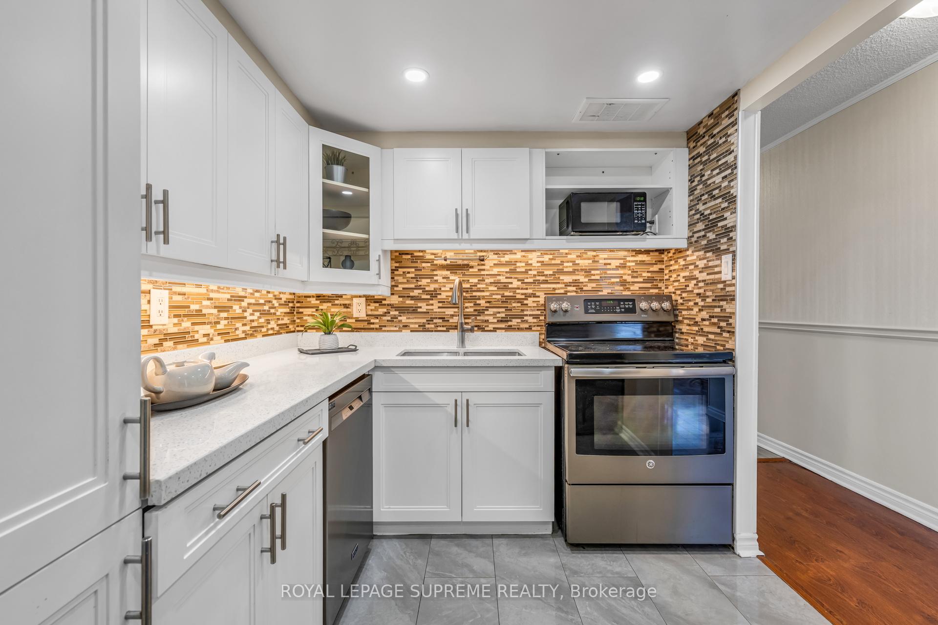 3590 Kaneff Crescent 1907