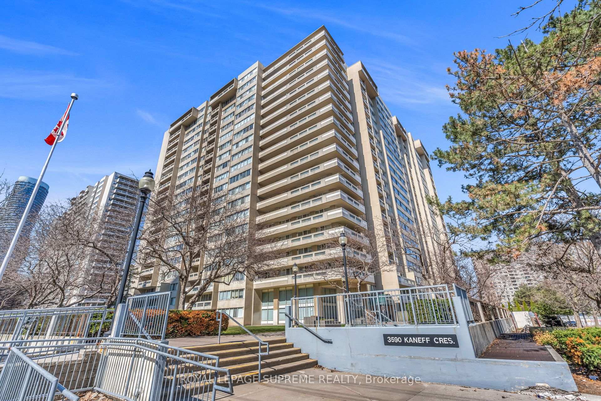 3590 Kaneff Crescent 1907