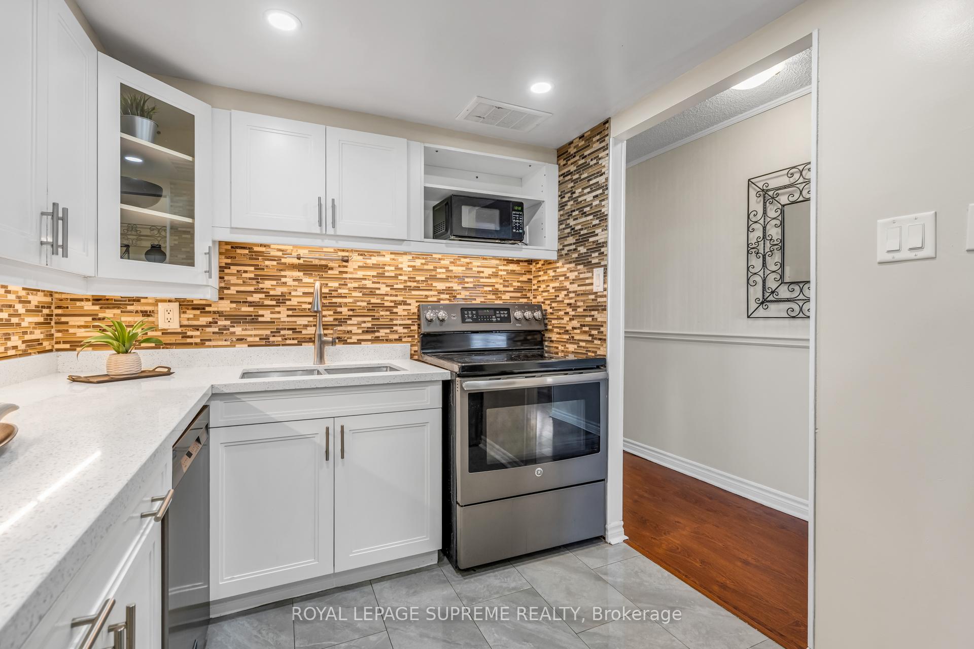 3590 Kaneff Crescent 1907