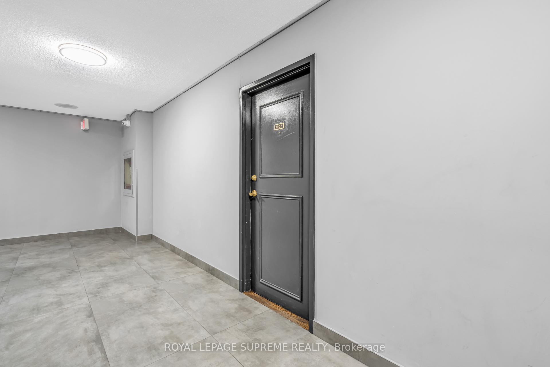 3590 Kaneff Crescent 1907