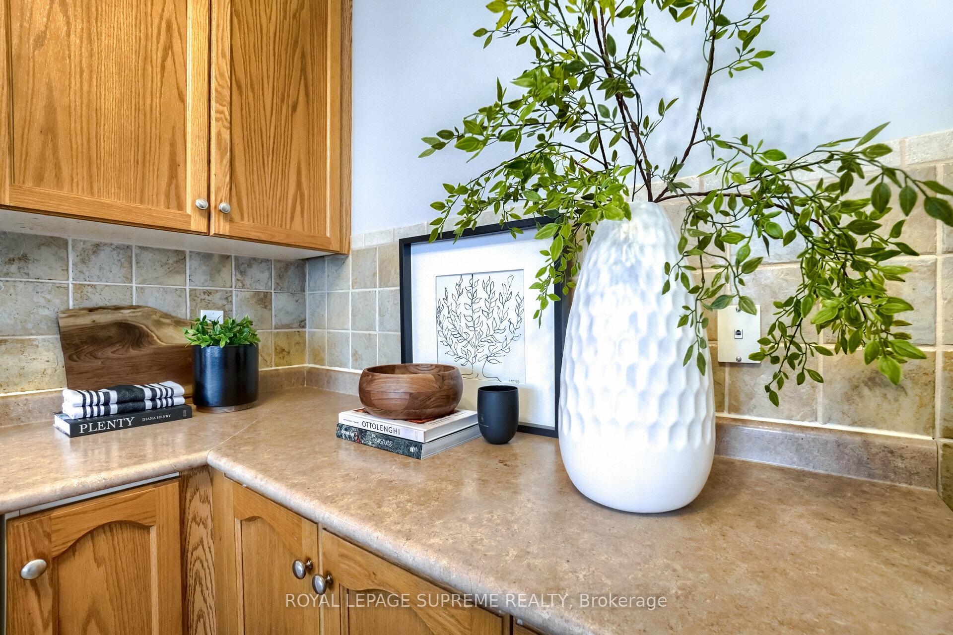 1600 Keele Street 605