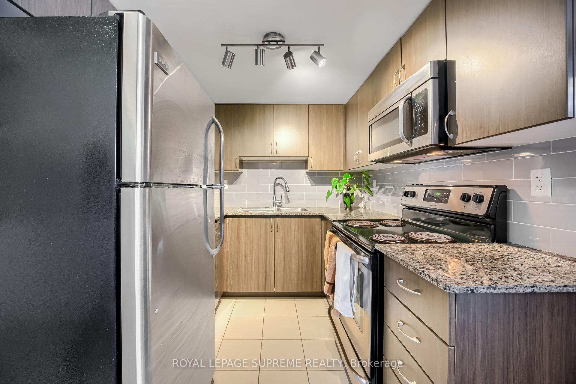 816 Lansdowne Avenue 805