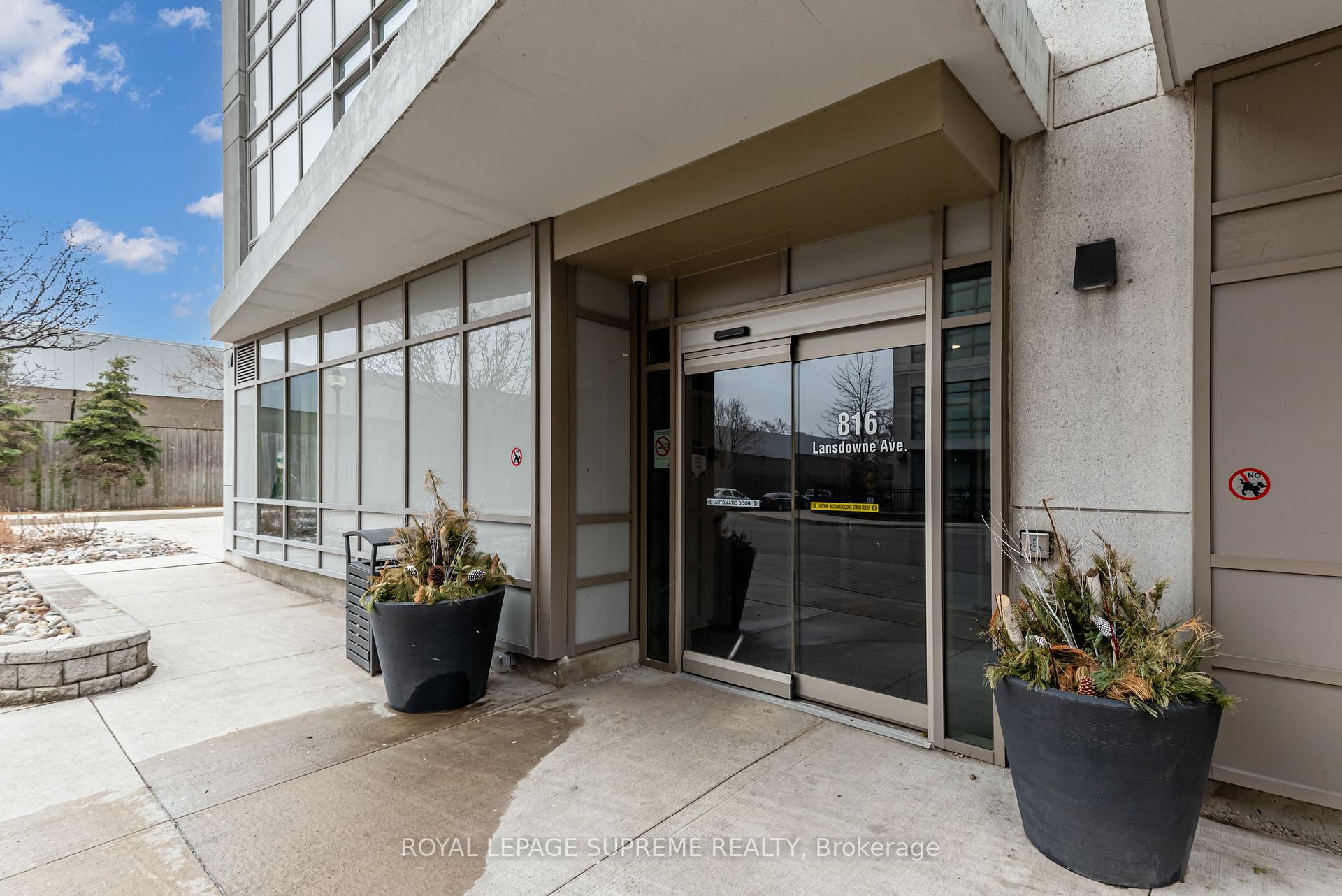816 Lansdowne Avenue 805