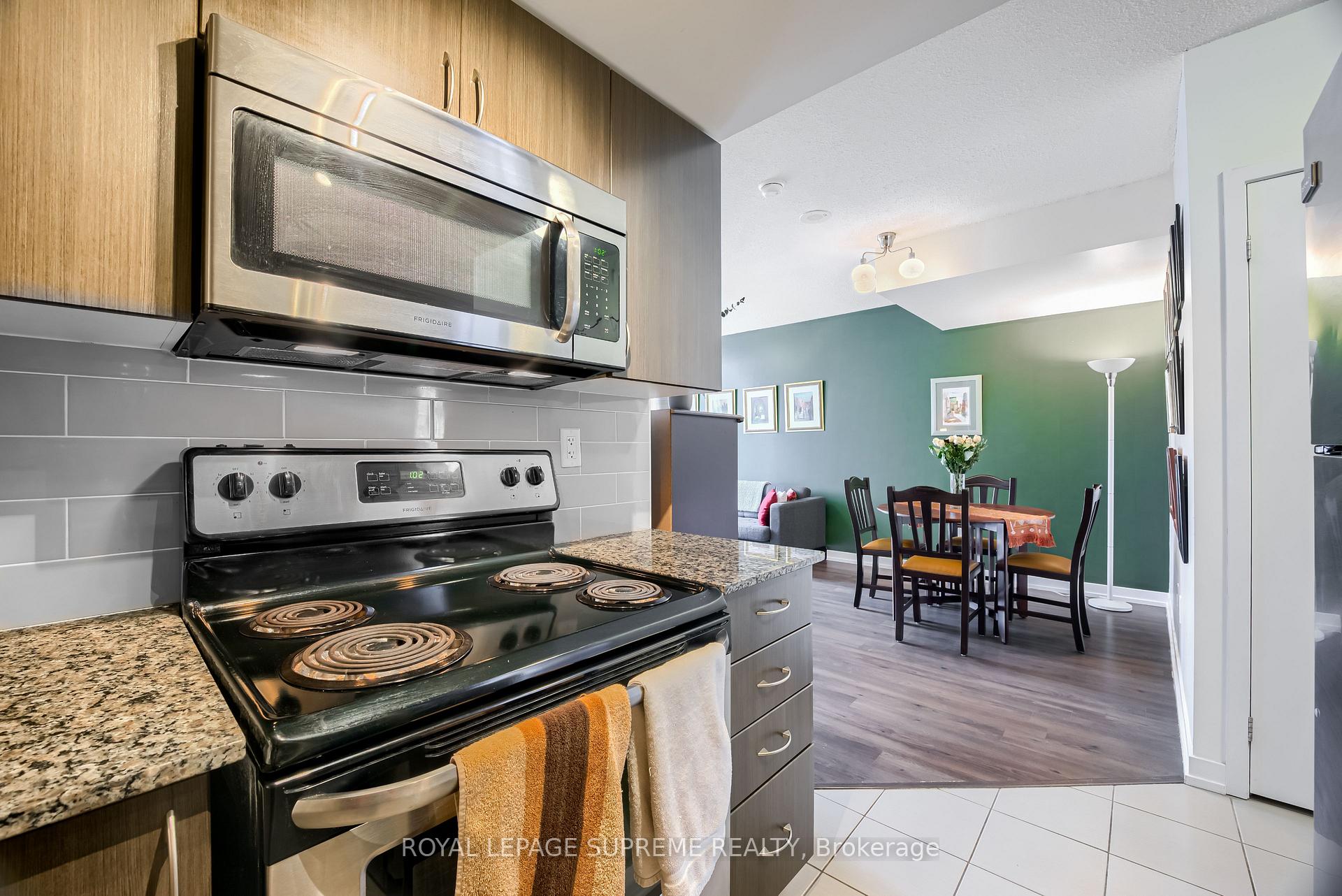 816 Lansdowne Avenue 805