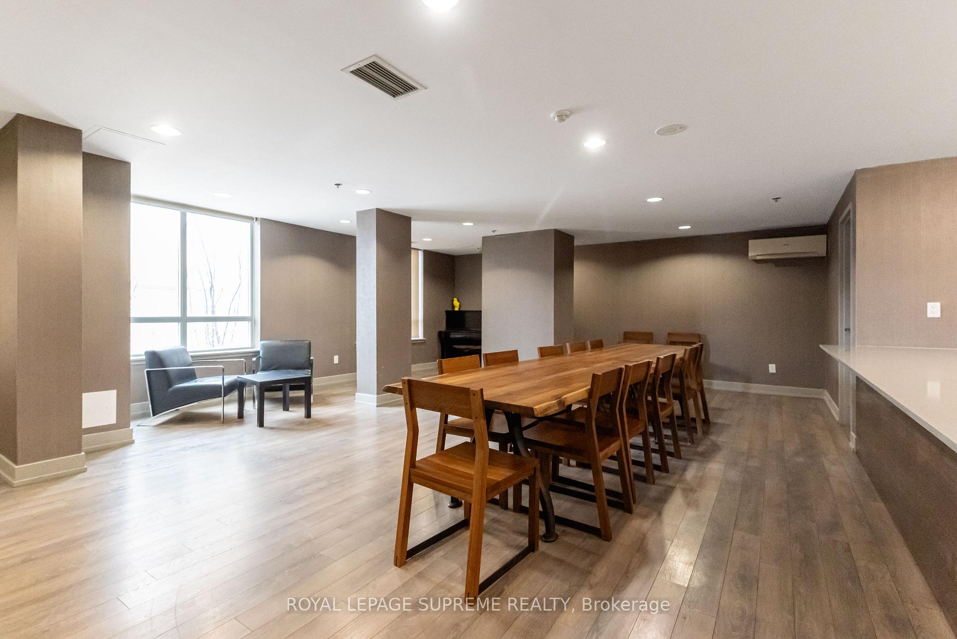 816 Lansdowne Avenue 805