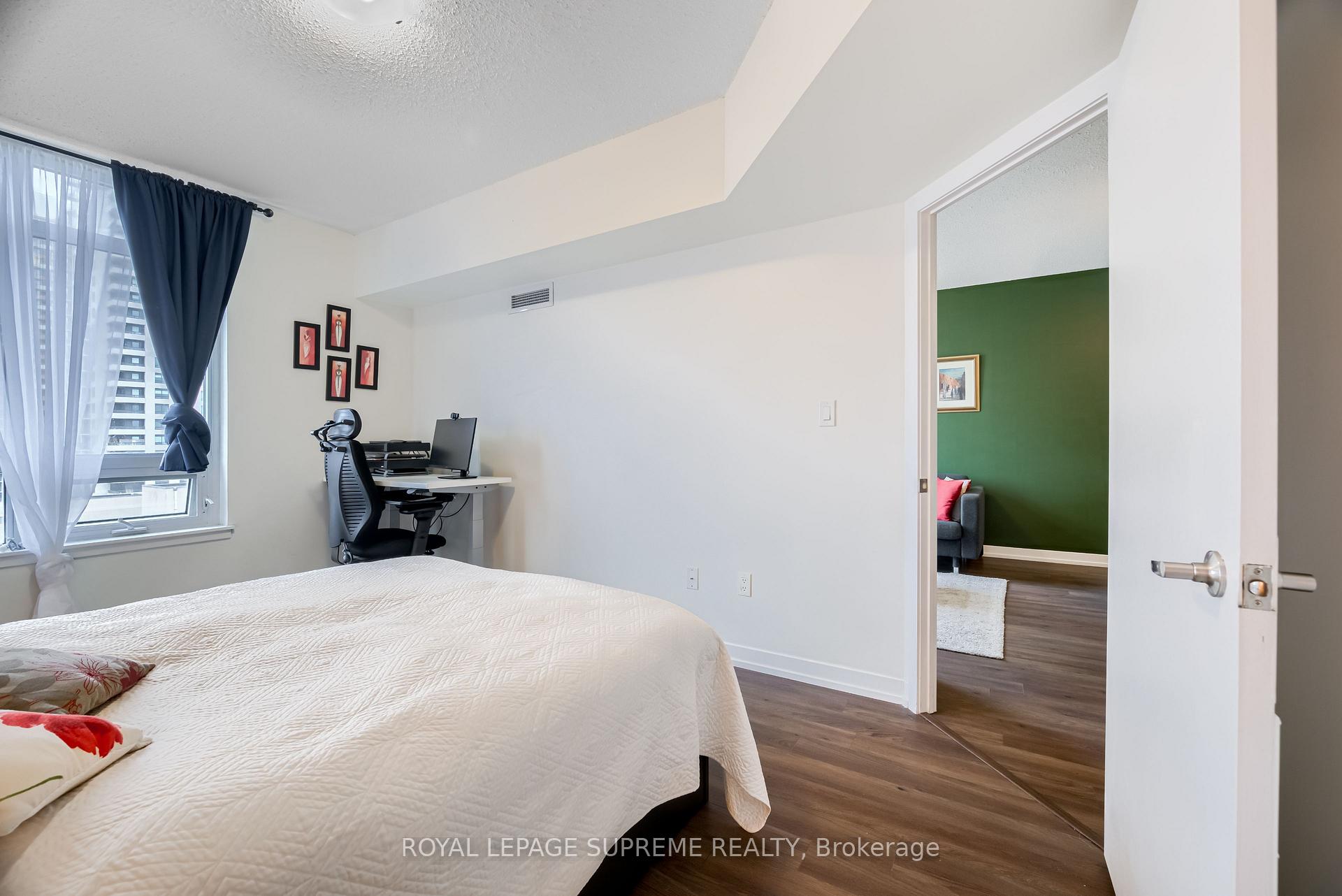 816 Lansdowne Avenue 805