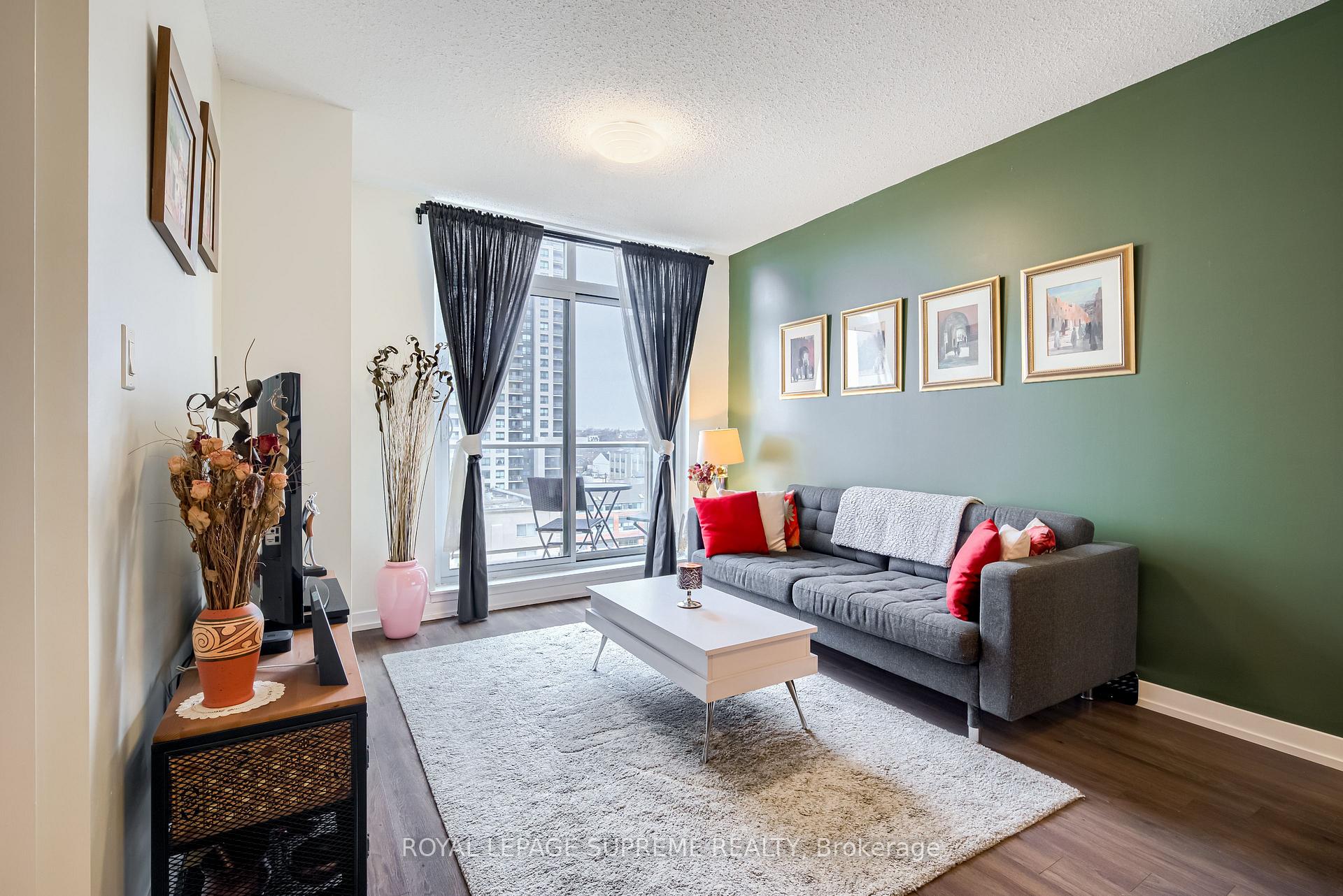 816 Lansdowne Avenue 805