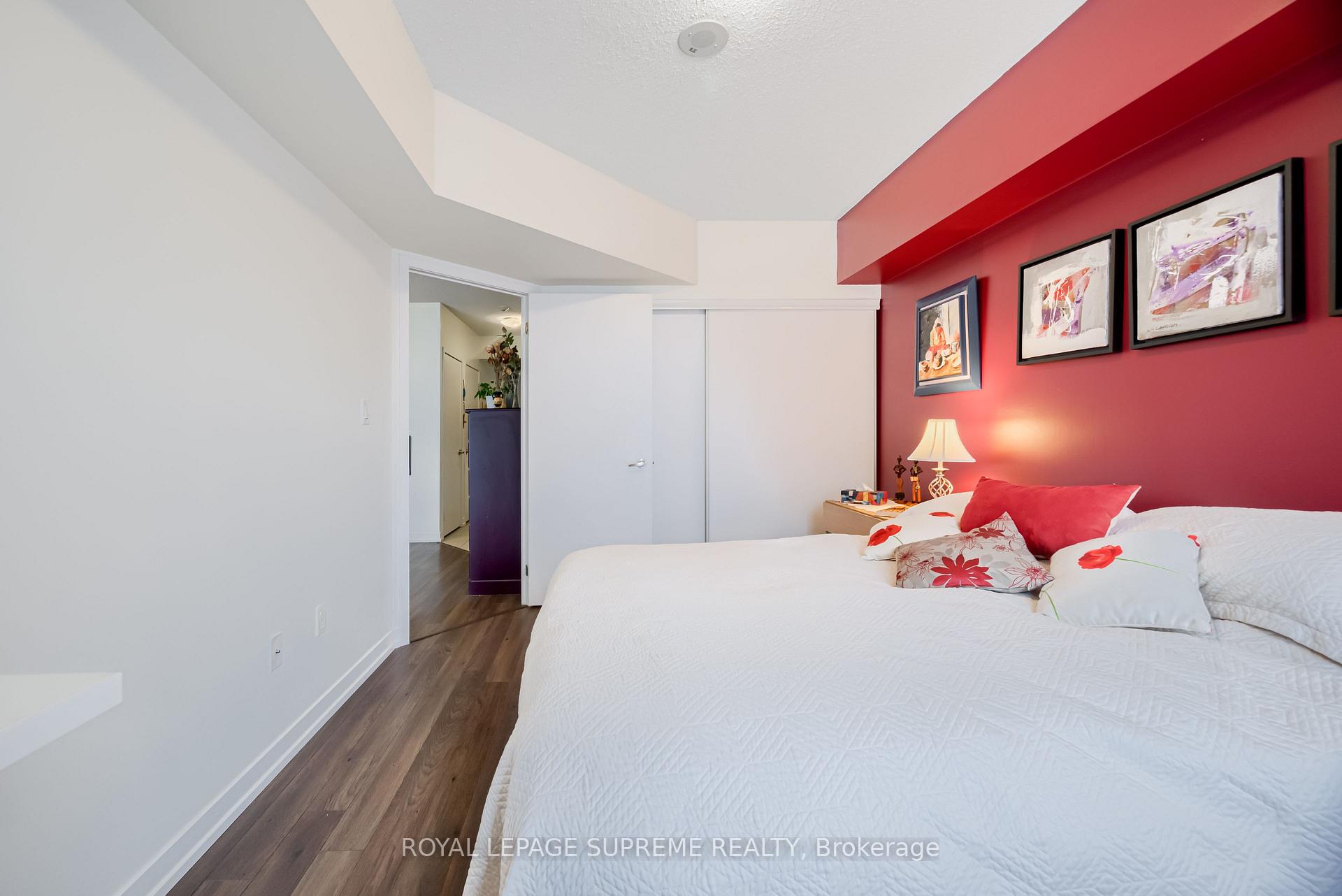 816 Lansdowne Avenue 805
