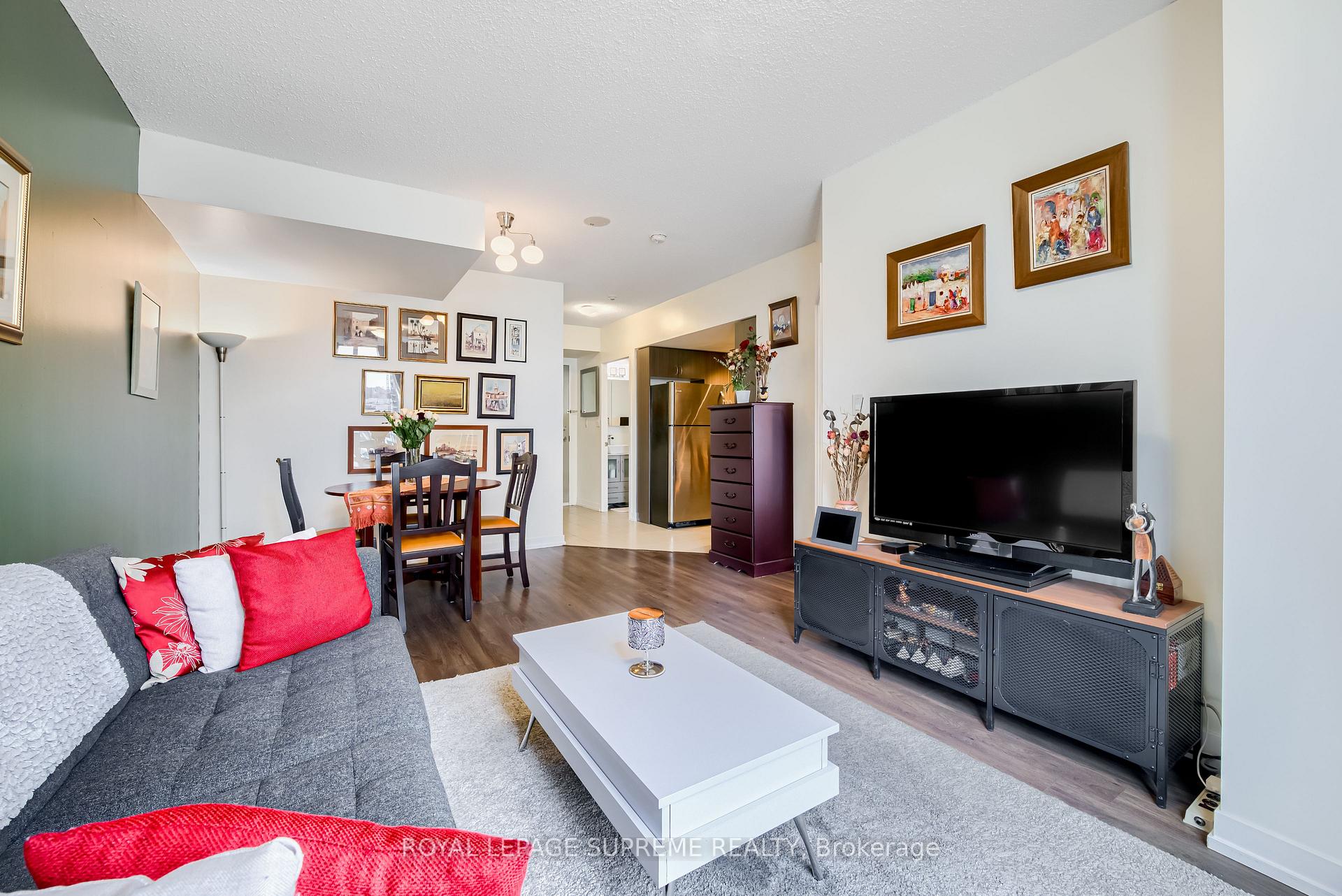 816 Lansdowne Avenue 805