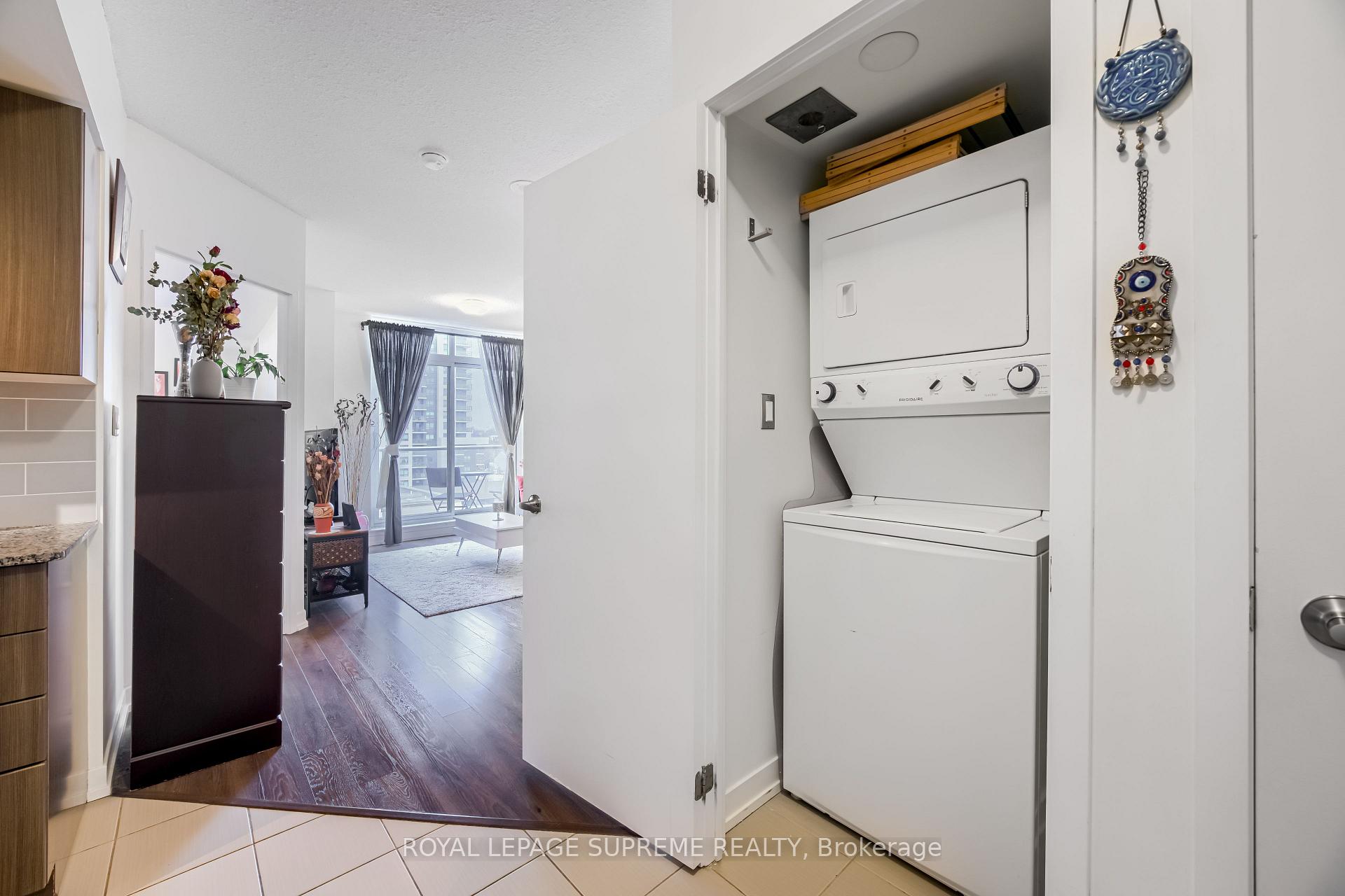 816 Lansdowne Avenue 805