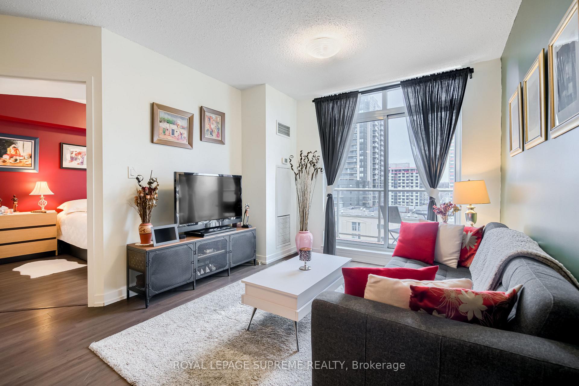 816 Lansdowne Avenue 805