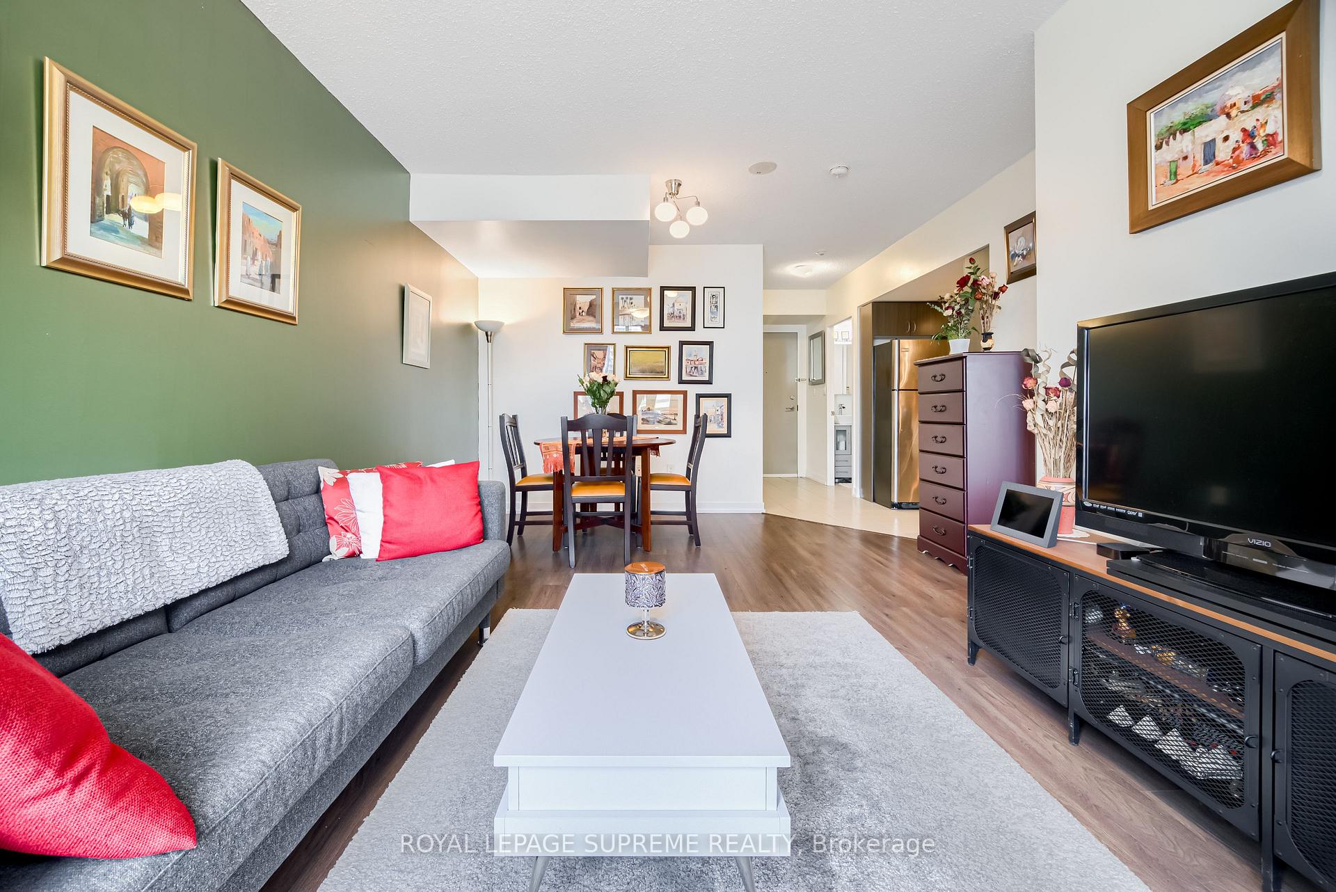 816 Lansdowne Avenue 805