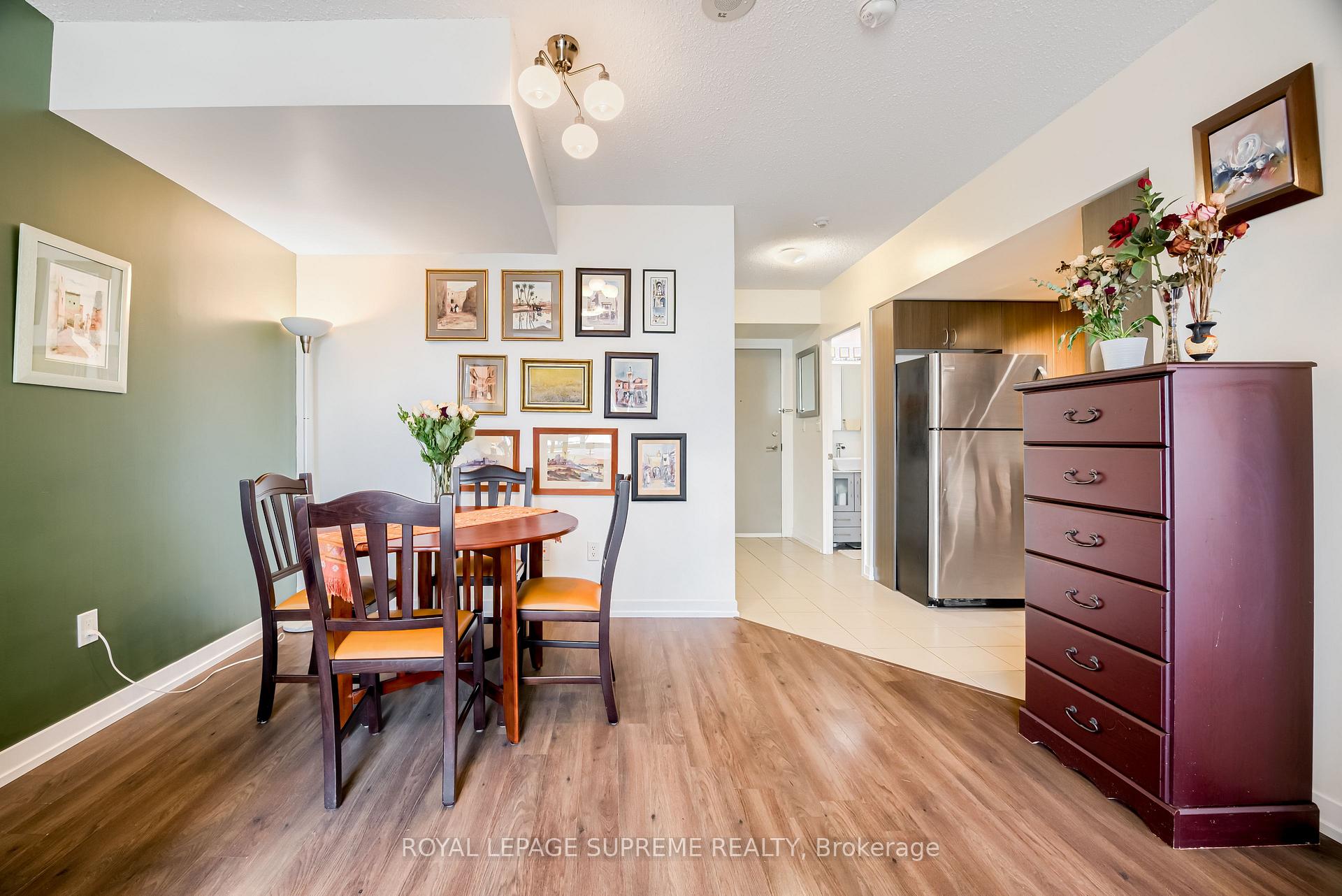 816 Lansdowne Avenue 805