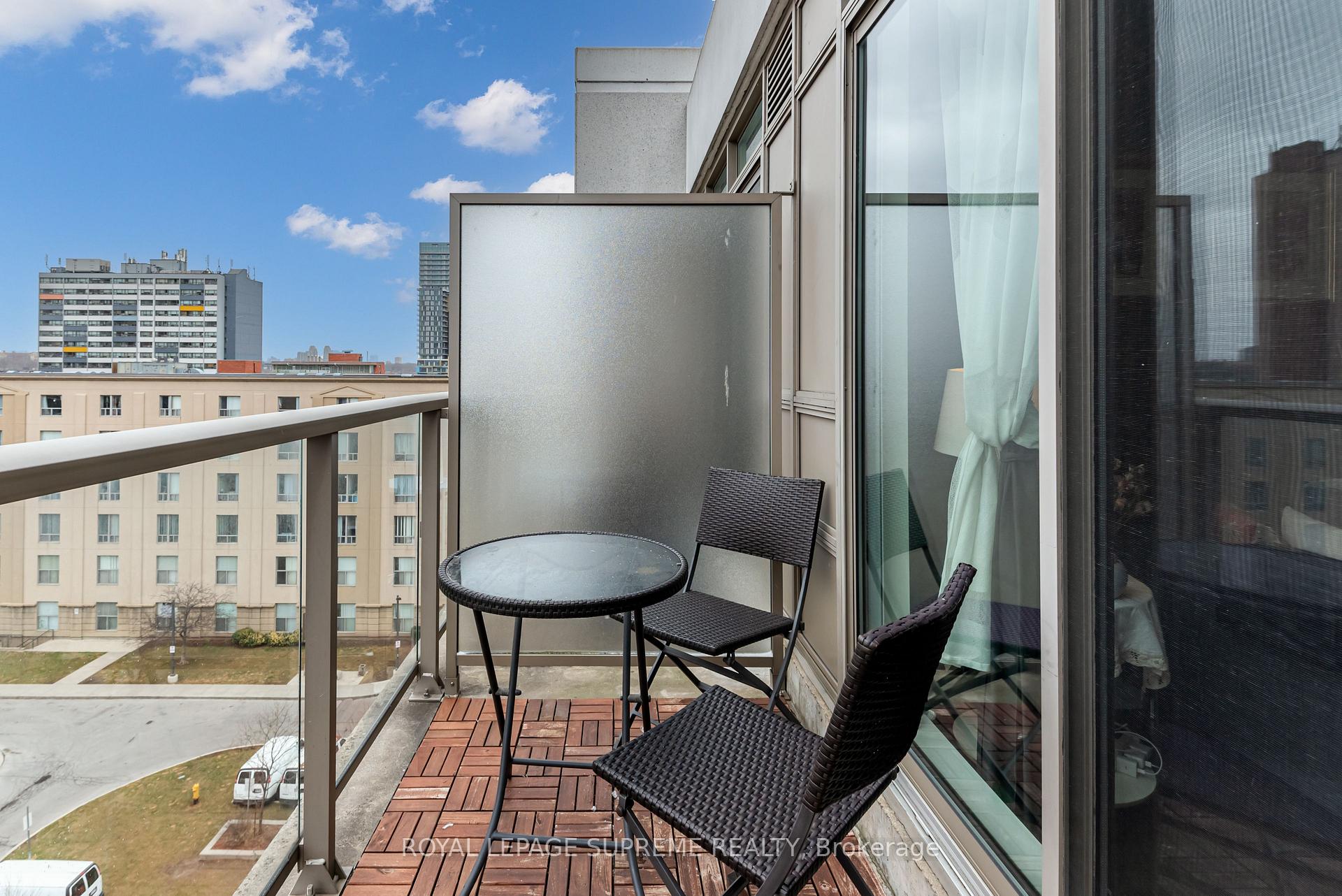 816 Lansdowne Avenue 805
