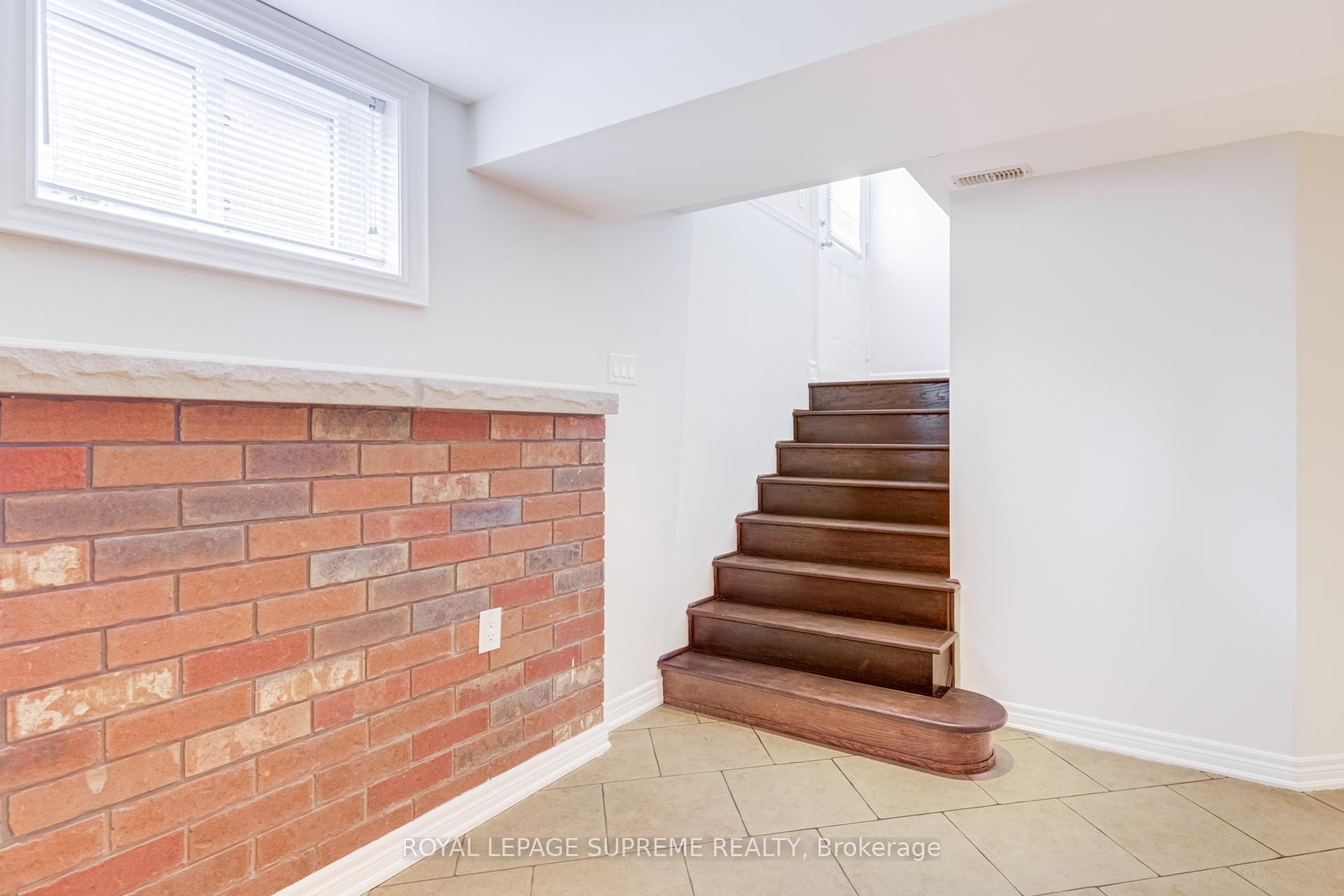 18 Fairweather Road
