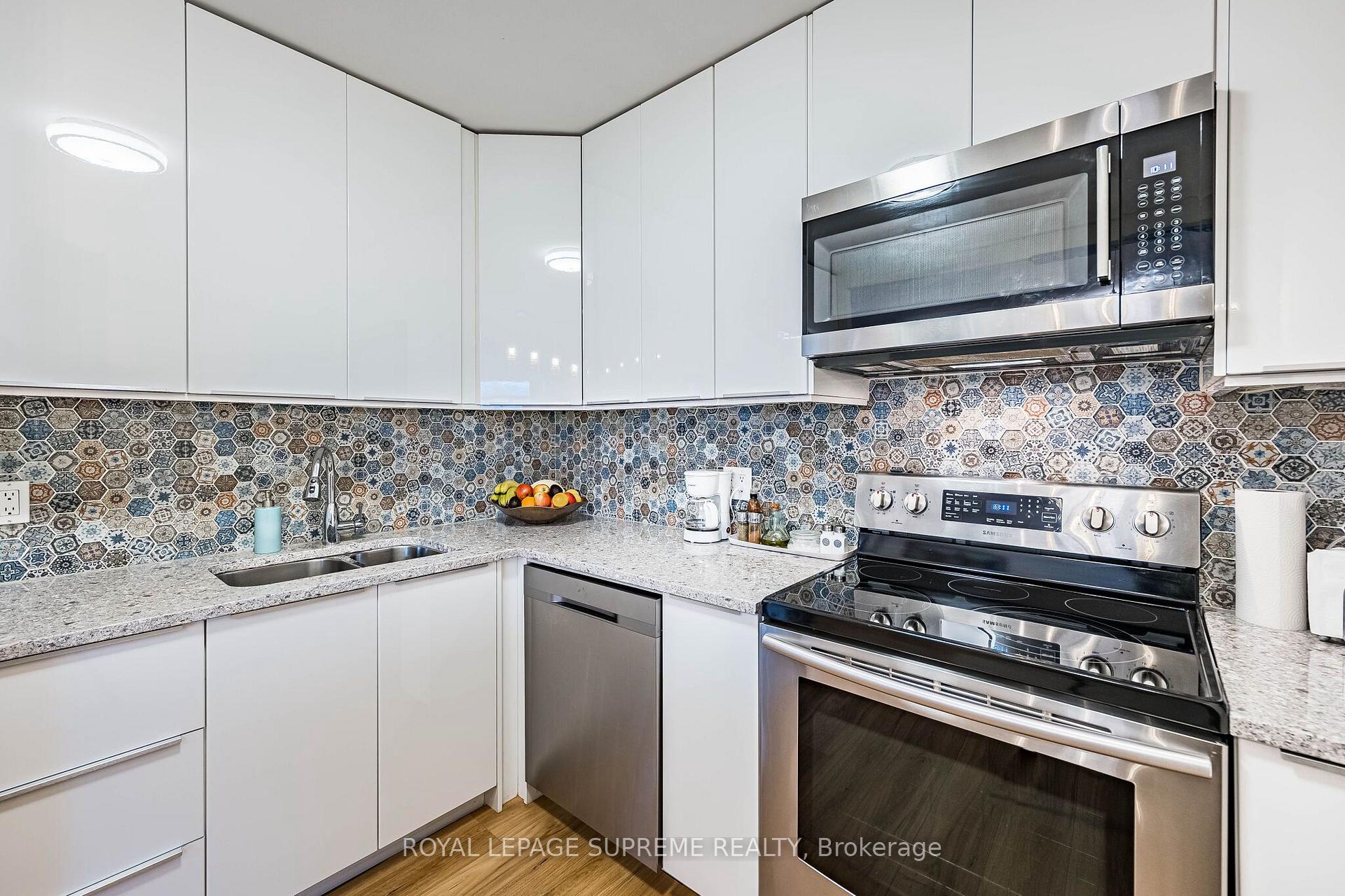 3559 Eglinton Avenue W 409