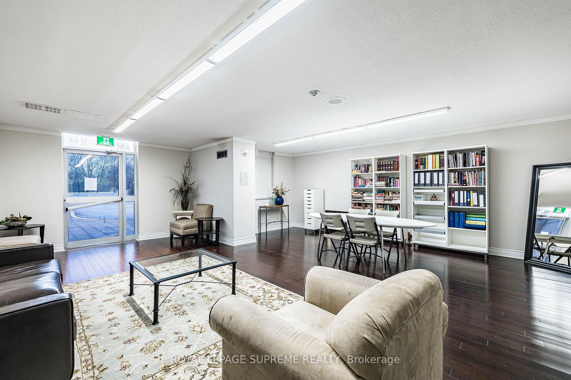 3559 Eglinton Avenue W 409