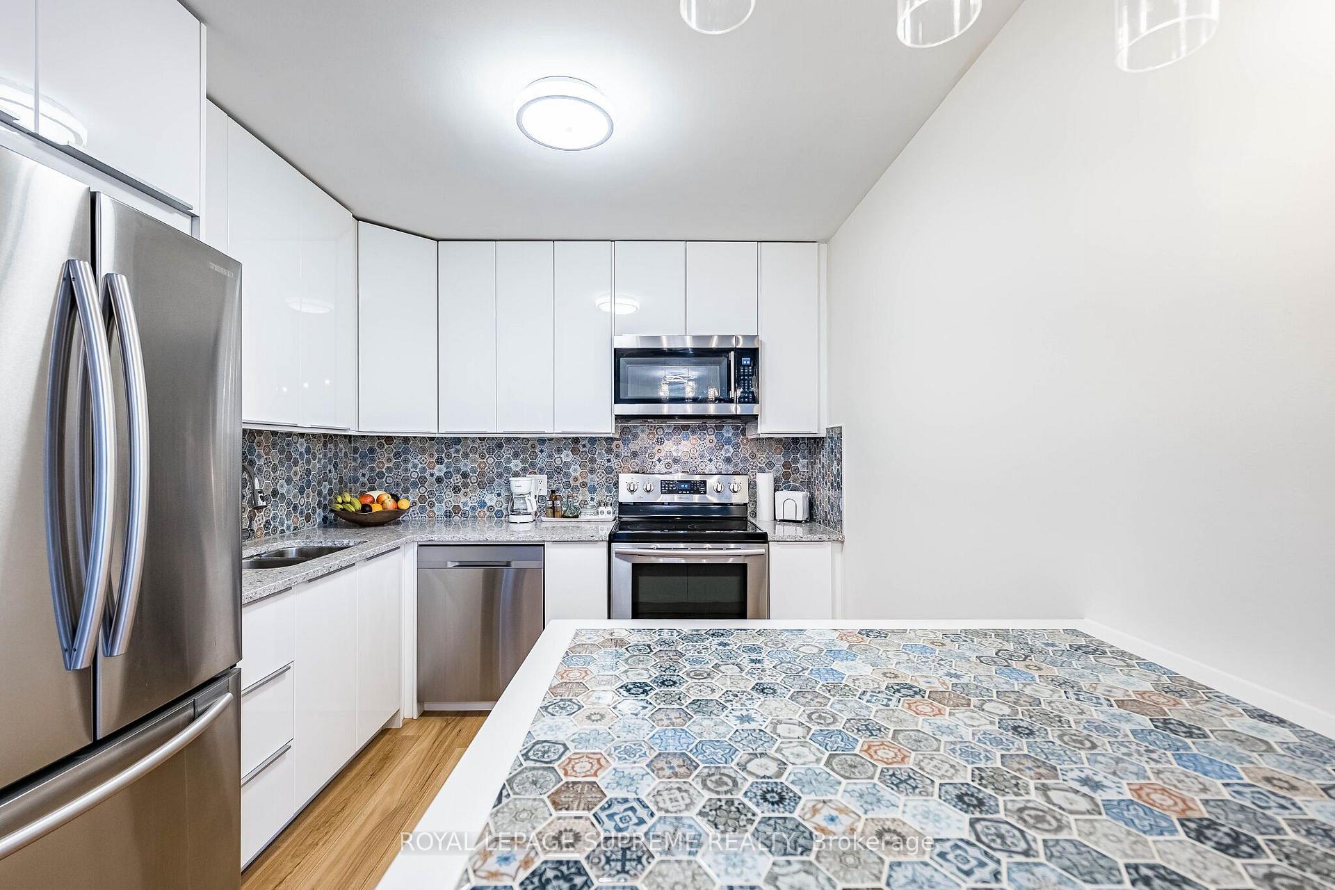 3559 Eglinton Avenue W 409