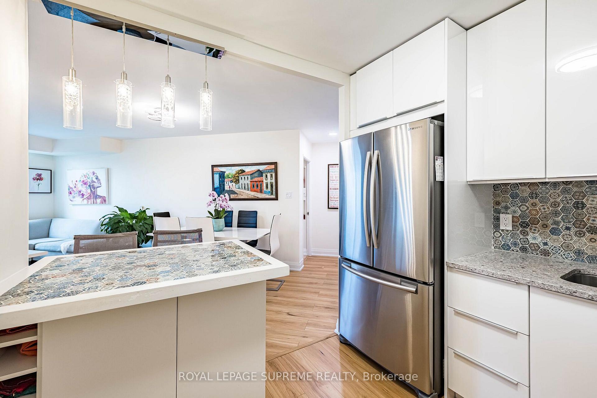3559 Eglinton Avenue W 409