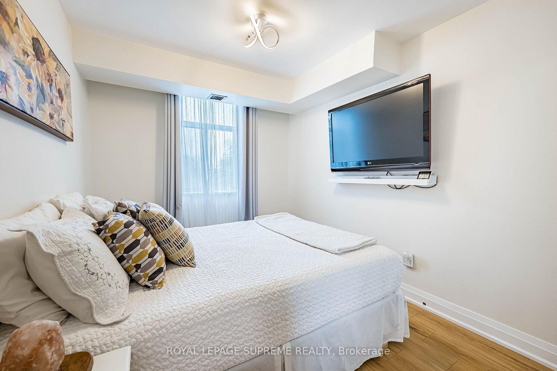 3559 Eglinton Avenue W 409