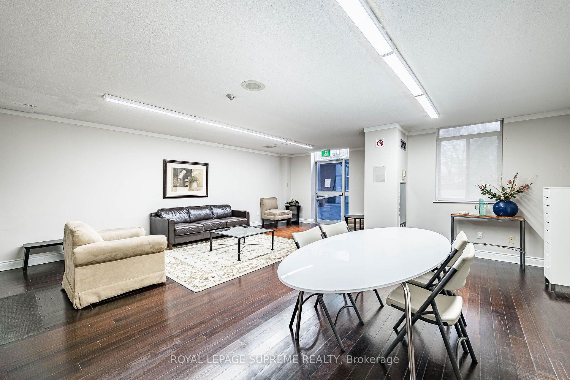 3559 Eglinton Avenue W 409