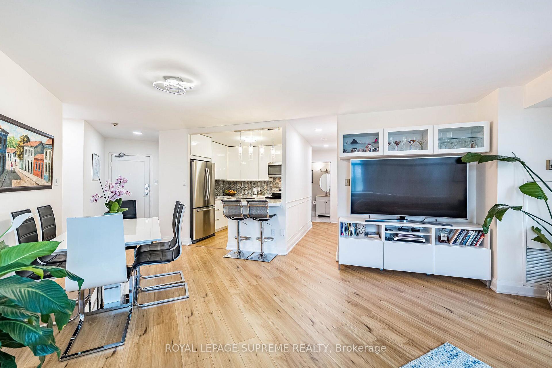 3559 Eglinton Avenue W 409