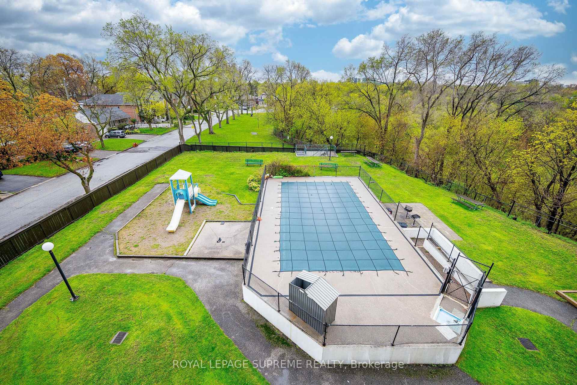 3559 Eglinton Avenue W 409
