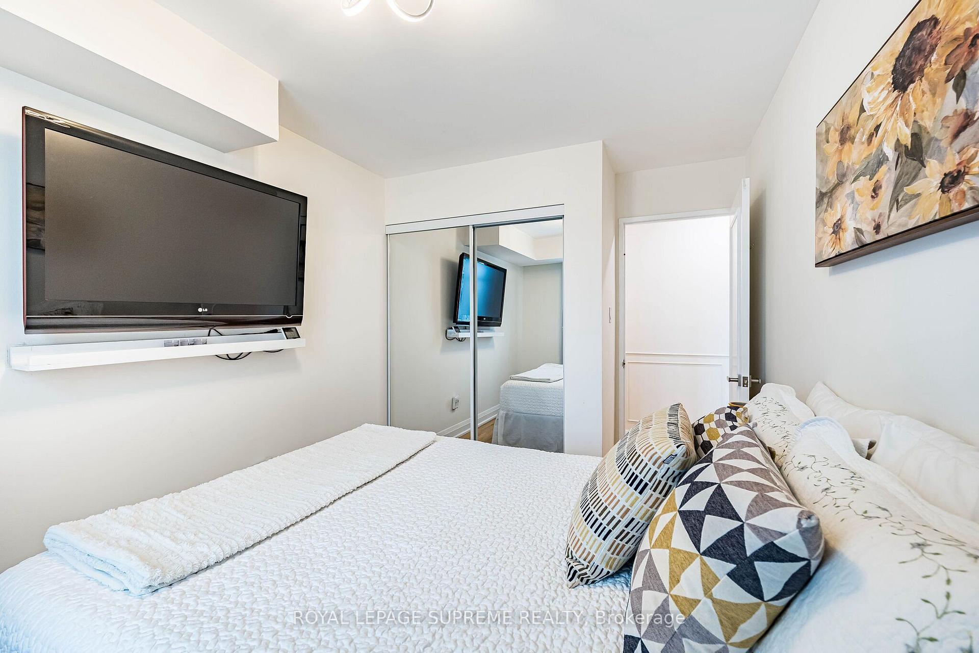 3559 Eglinton Avenue W 409