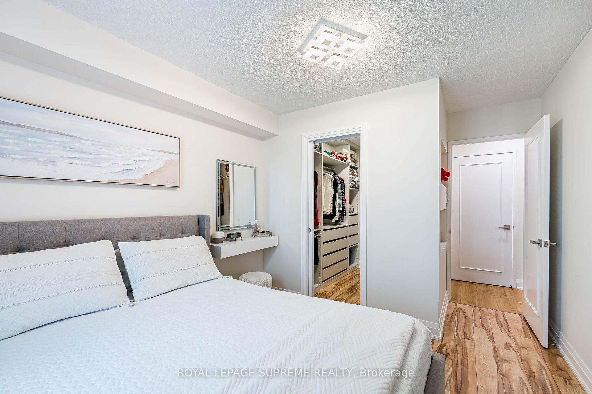 3559 Eglinton Avenue W 409