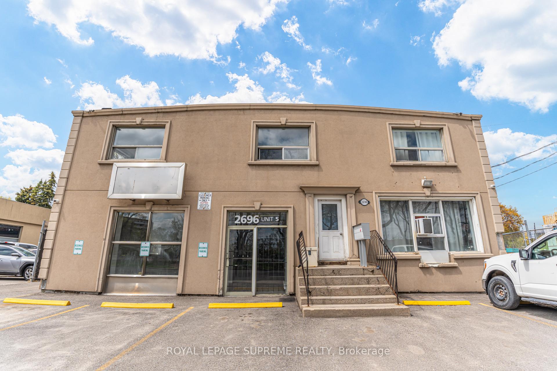 2696 St Clair Avenue W 5