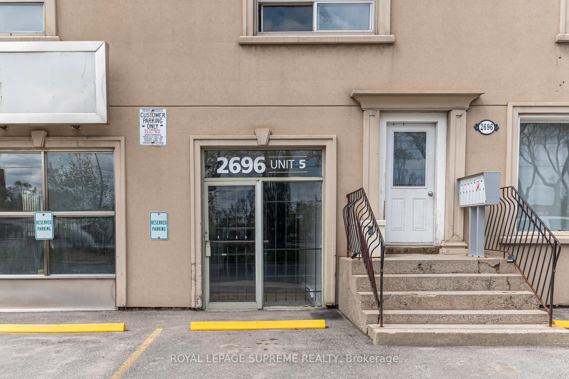 2696 St Clair Avenue W 5