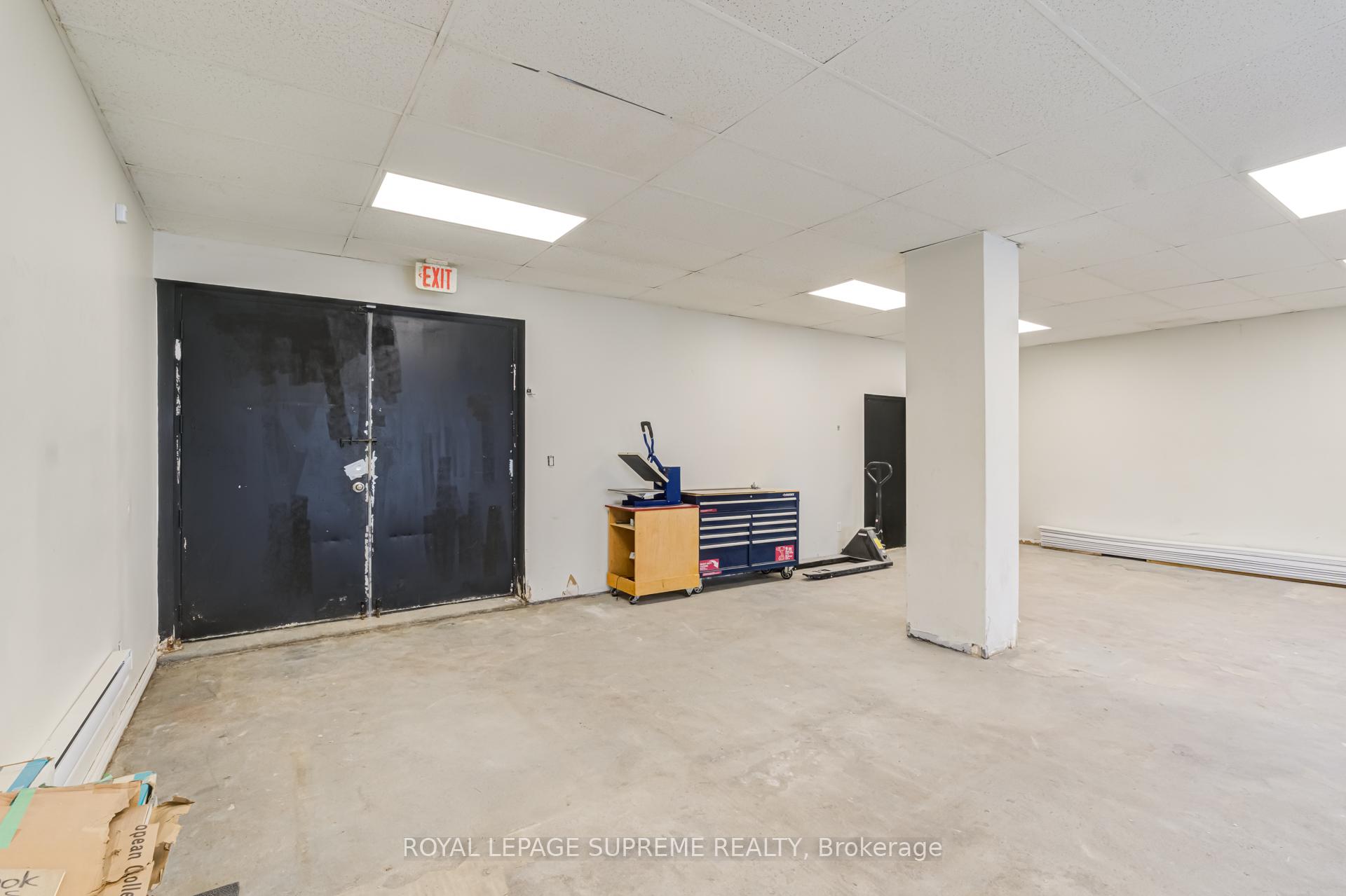 2696 St Clair Avenue W 5