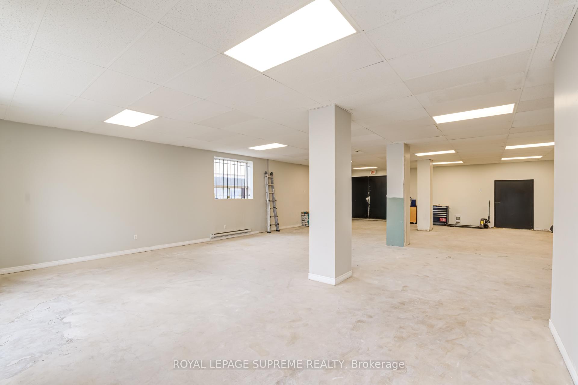 2696 St Clair Avenue W 5