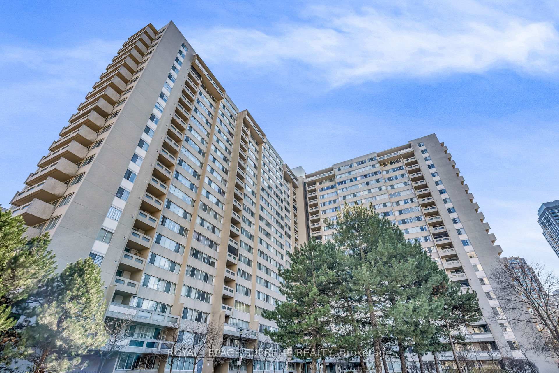 3590 Kaneff Crescent 1907