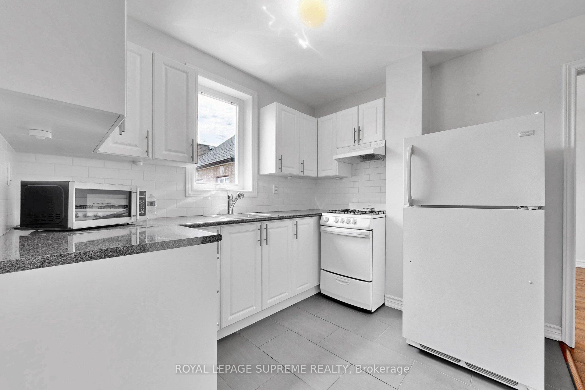 119 Essex Street W