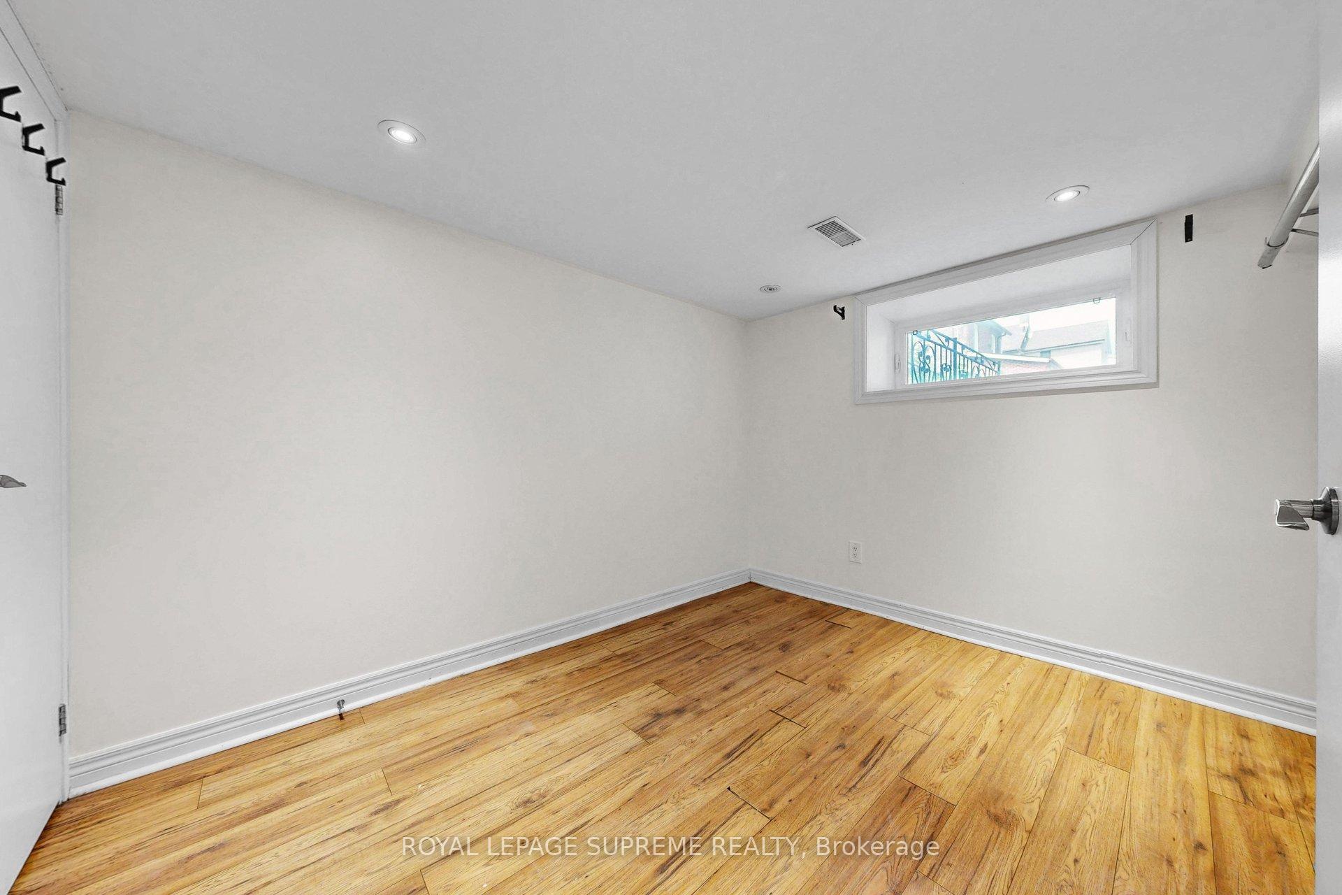 119 Essex Street W