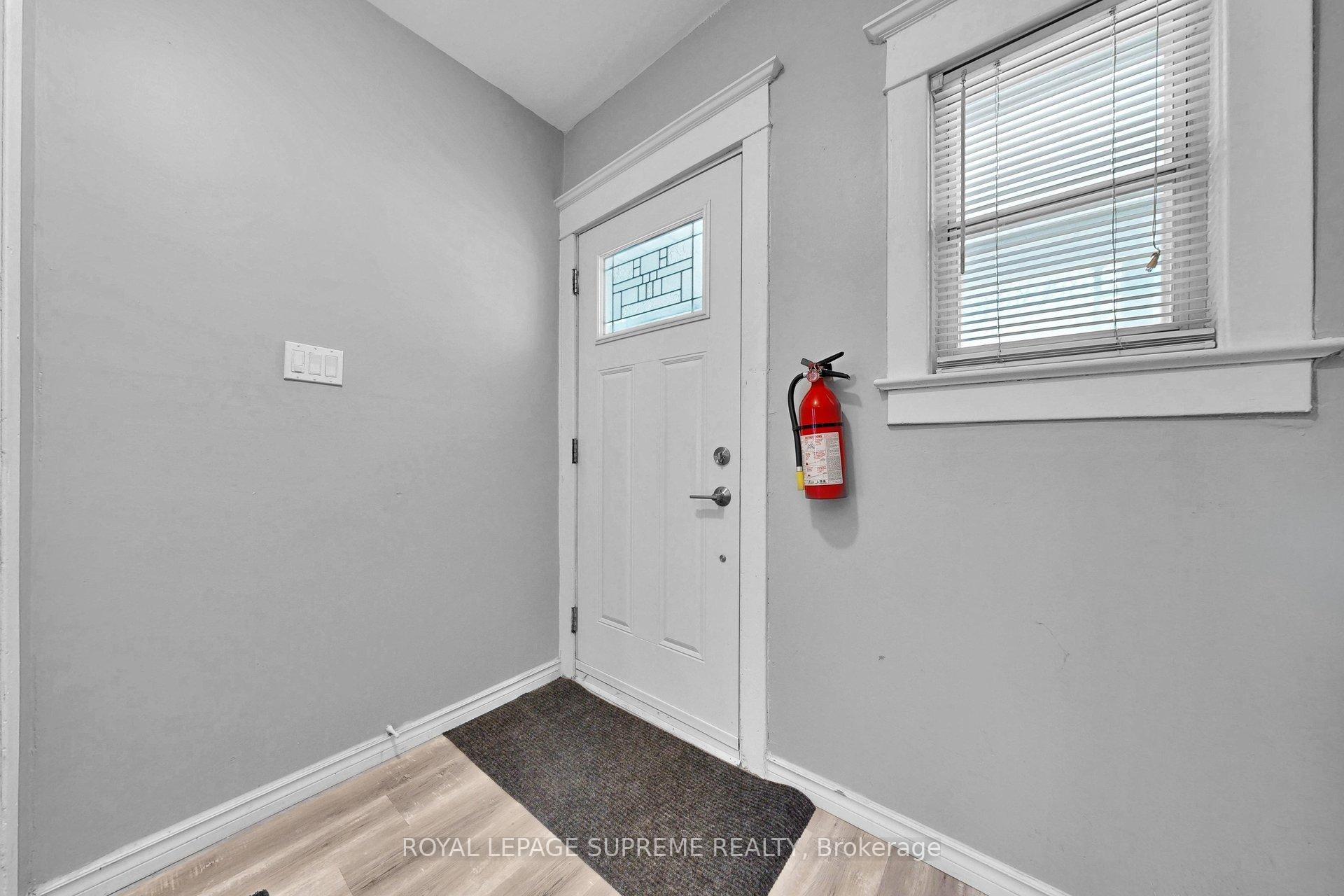 119 Essex Street W