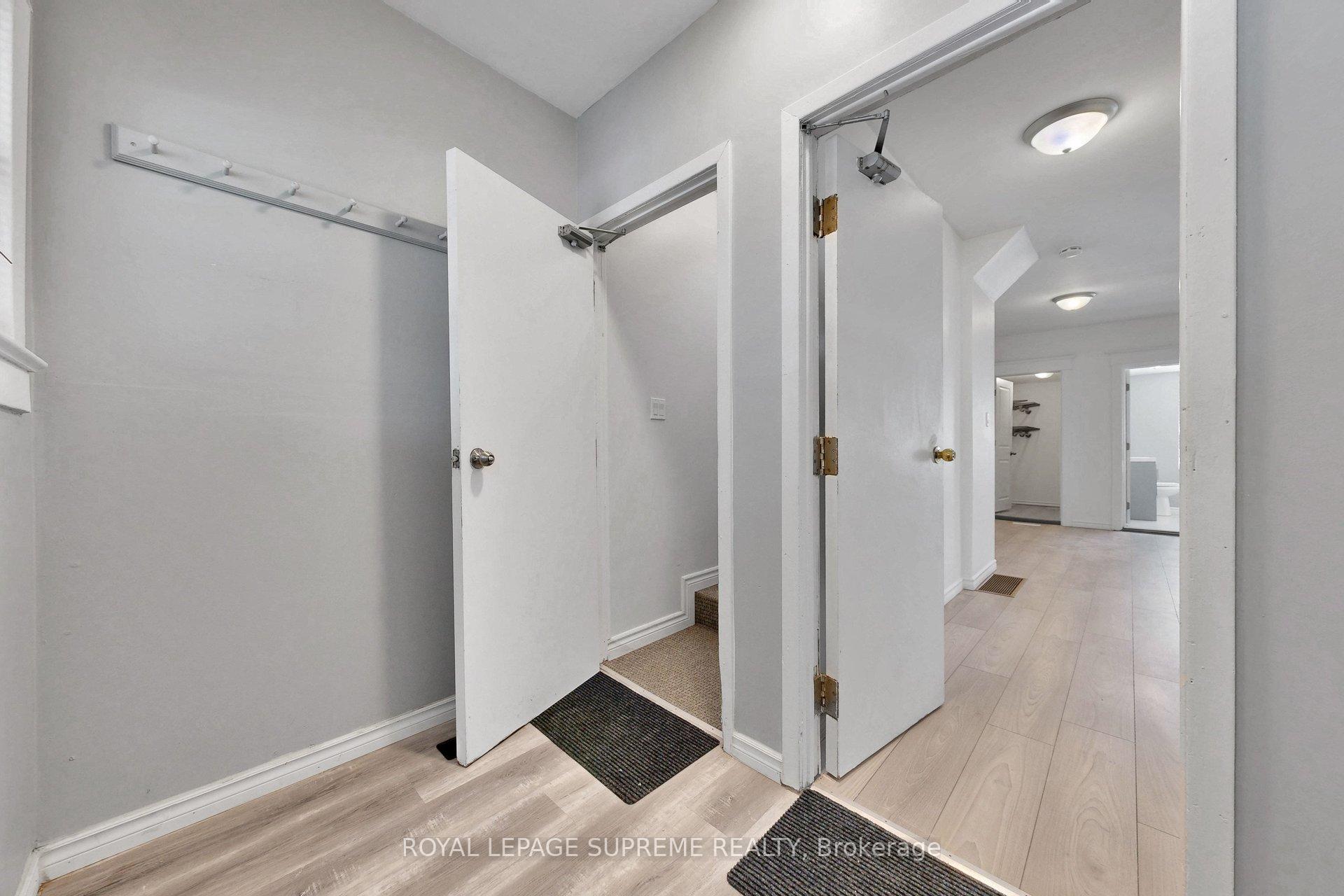 119 Essex Street W