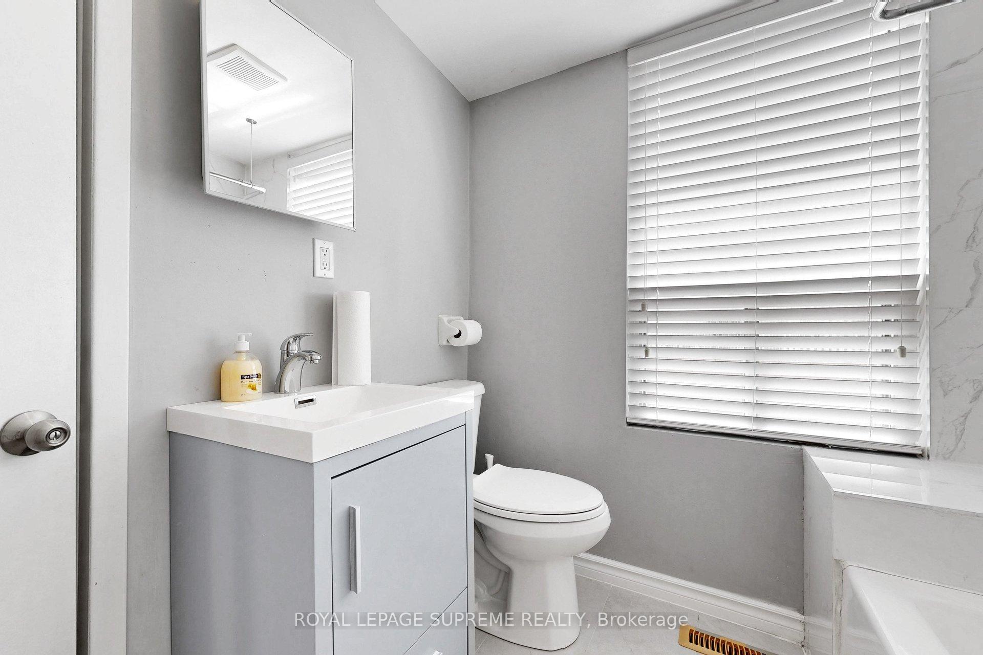 119 Essex Street W