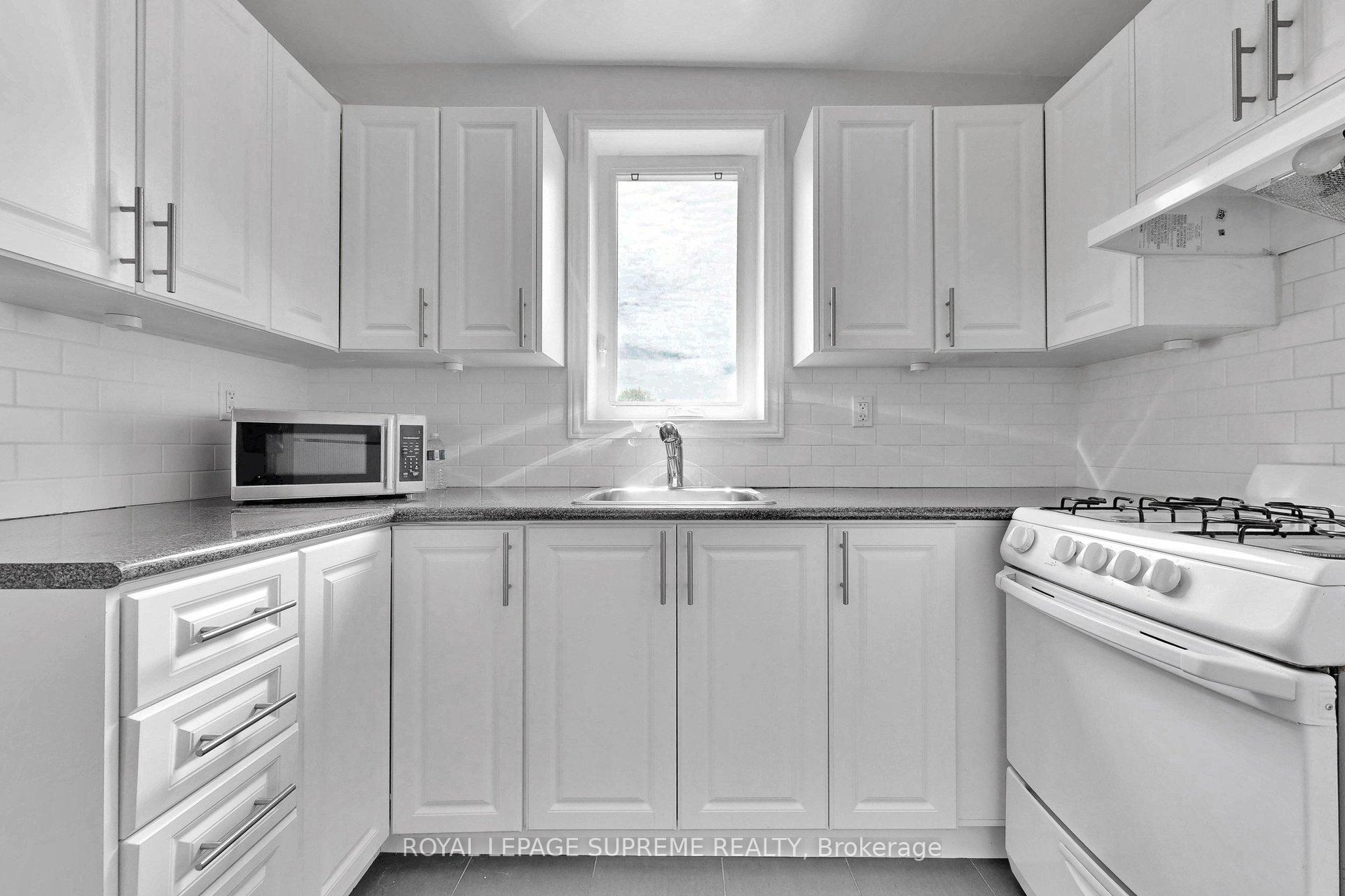 119 Essex Street W